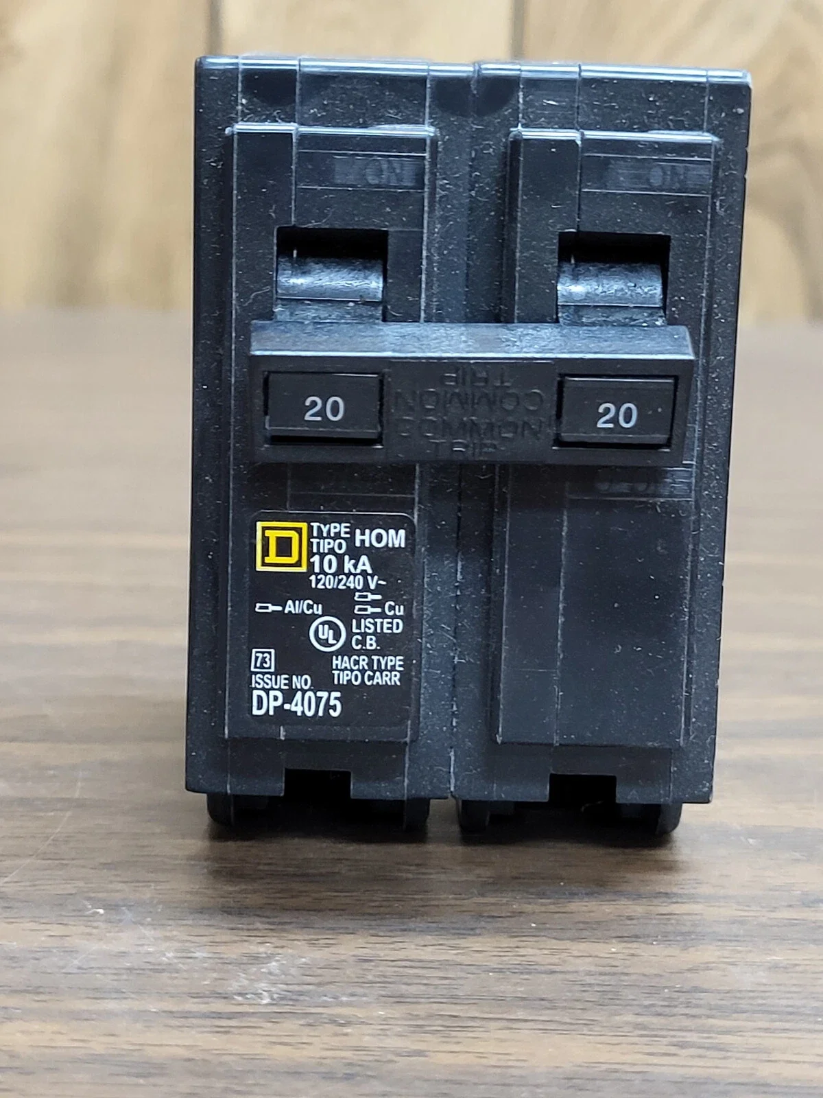 SQUARE D HOM220 2 POLE 20 AMP BREAKER NEW