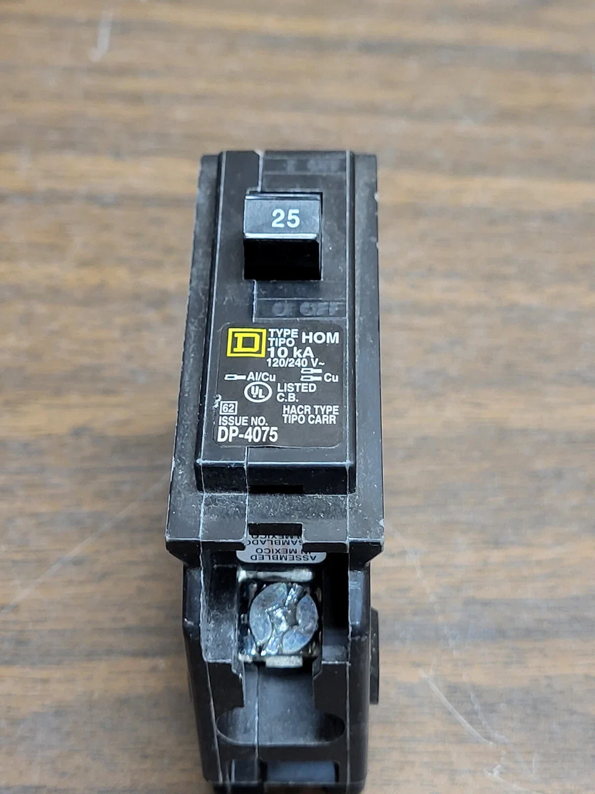 SQUARE D HOM125 BREAKER 25AMP 1POLE 120/240VOLT AC PLUG IN NEW