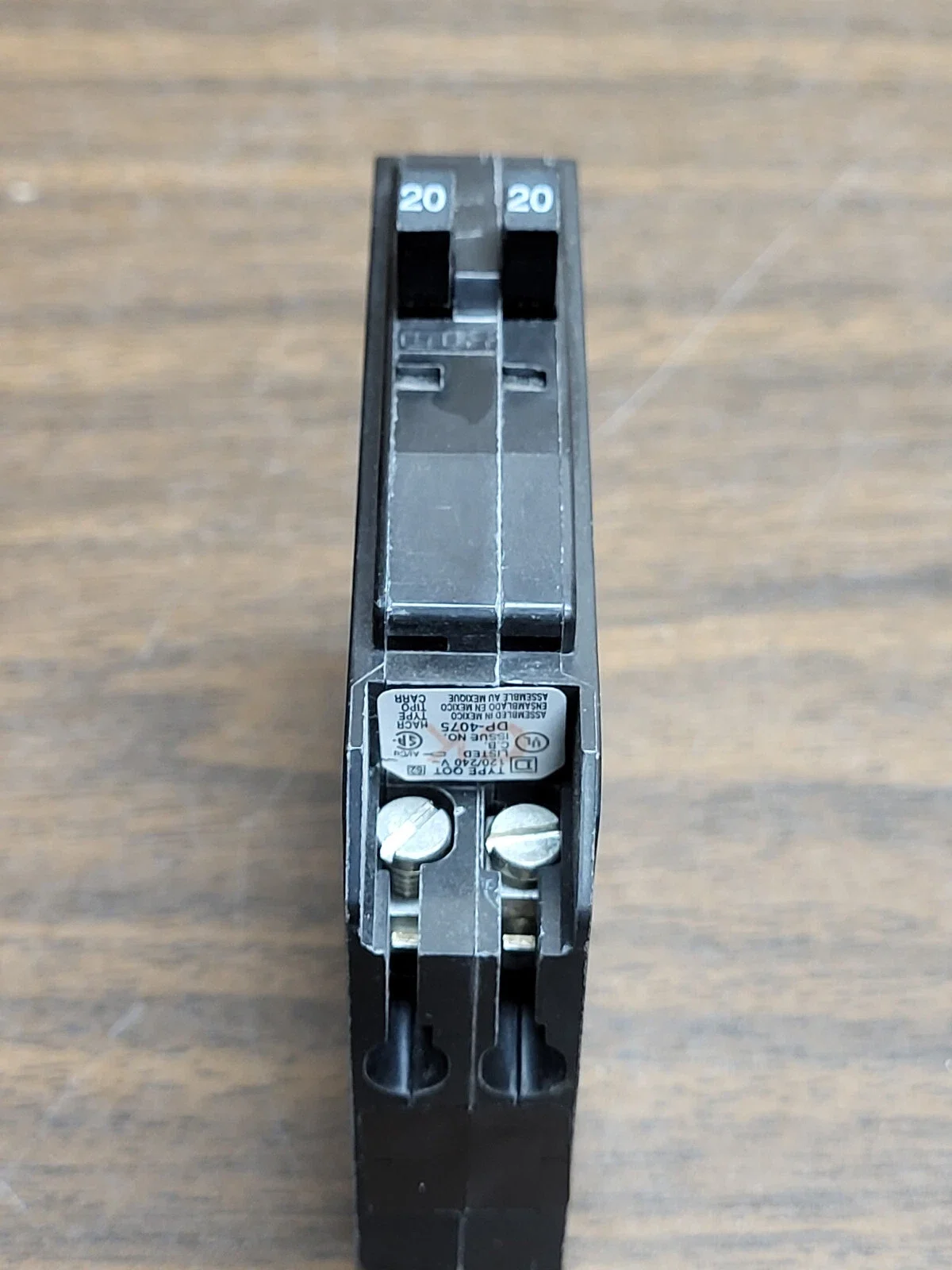 SQUARE D QO2020 BREAKER 20AMP TANDEM 120/240VOLT PLUG IN NO HOOK