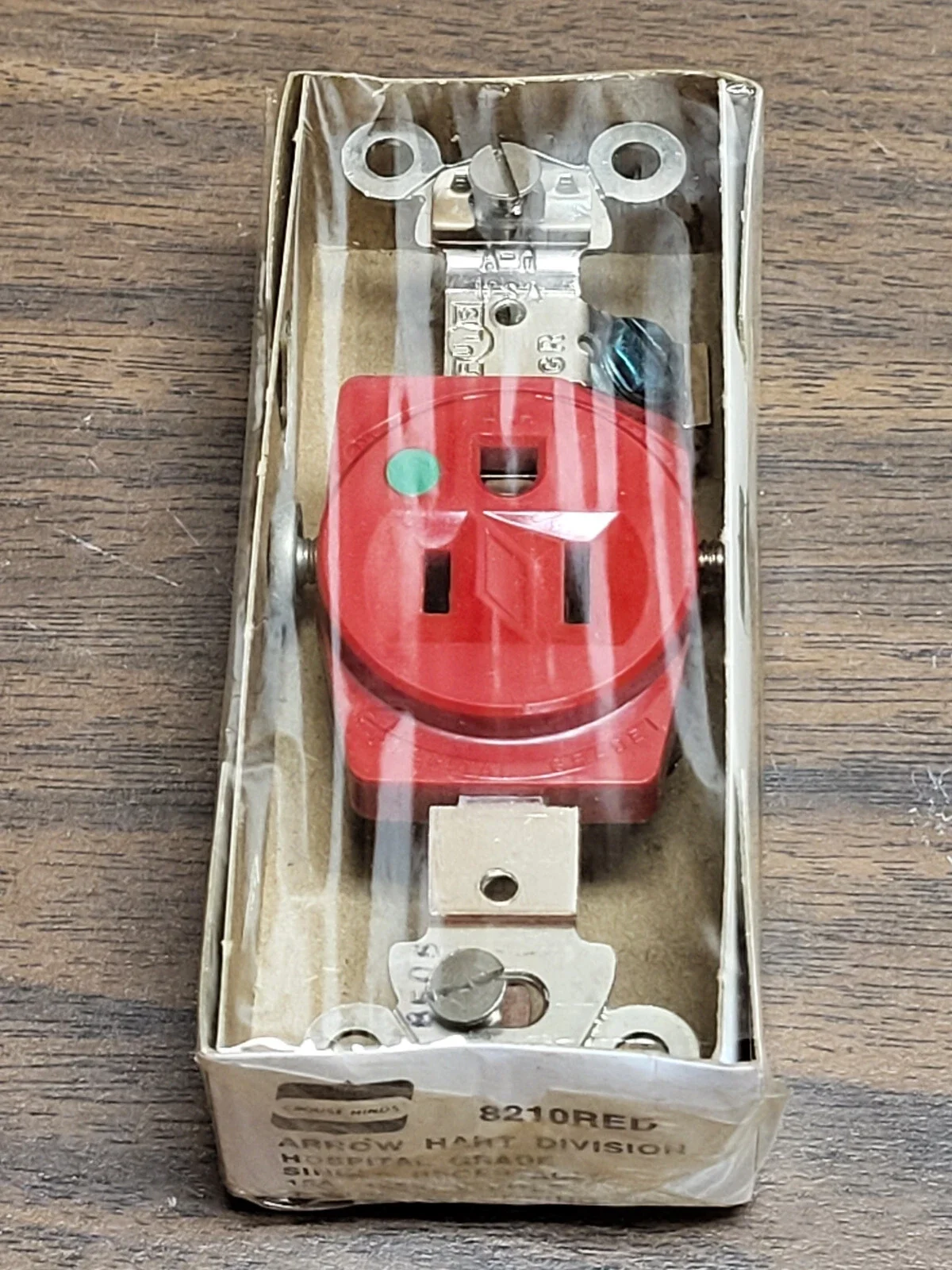 ARROW HART 8210RED RECEPTACLE SINGLE 15AMP 125VOLT HOSPITAL GRADE RED NEW