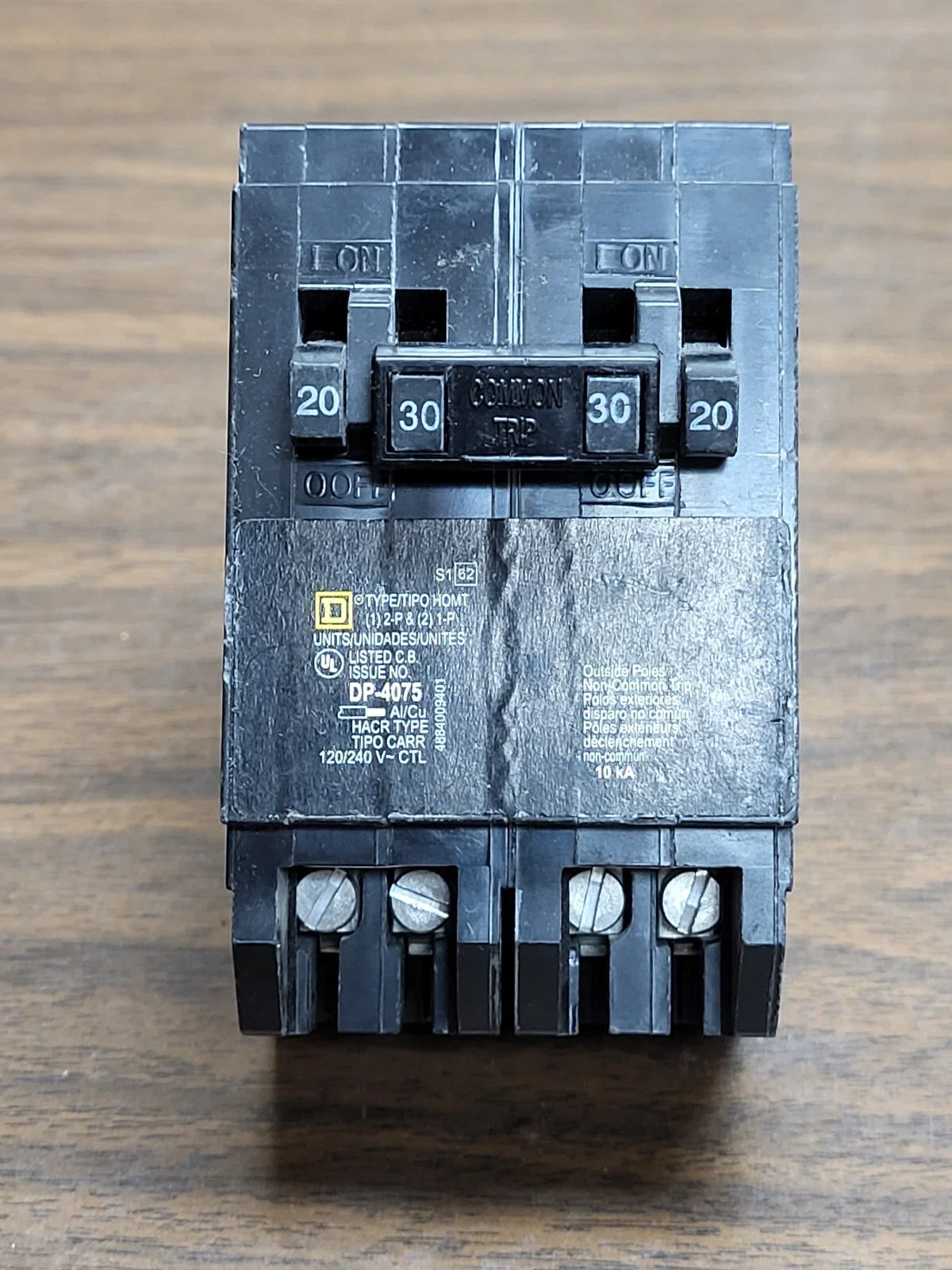 SQUARE D HOMT2020230 2 20 AMP SINGLE POLE 1 30 Amp 2-Pole 120/240V QUAD BREAKER