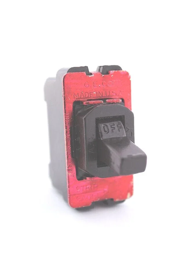 GENERAL ELECTRIC 7651-1 DESPARD SWITCH 20 AMP SINGLE POLE BROWN