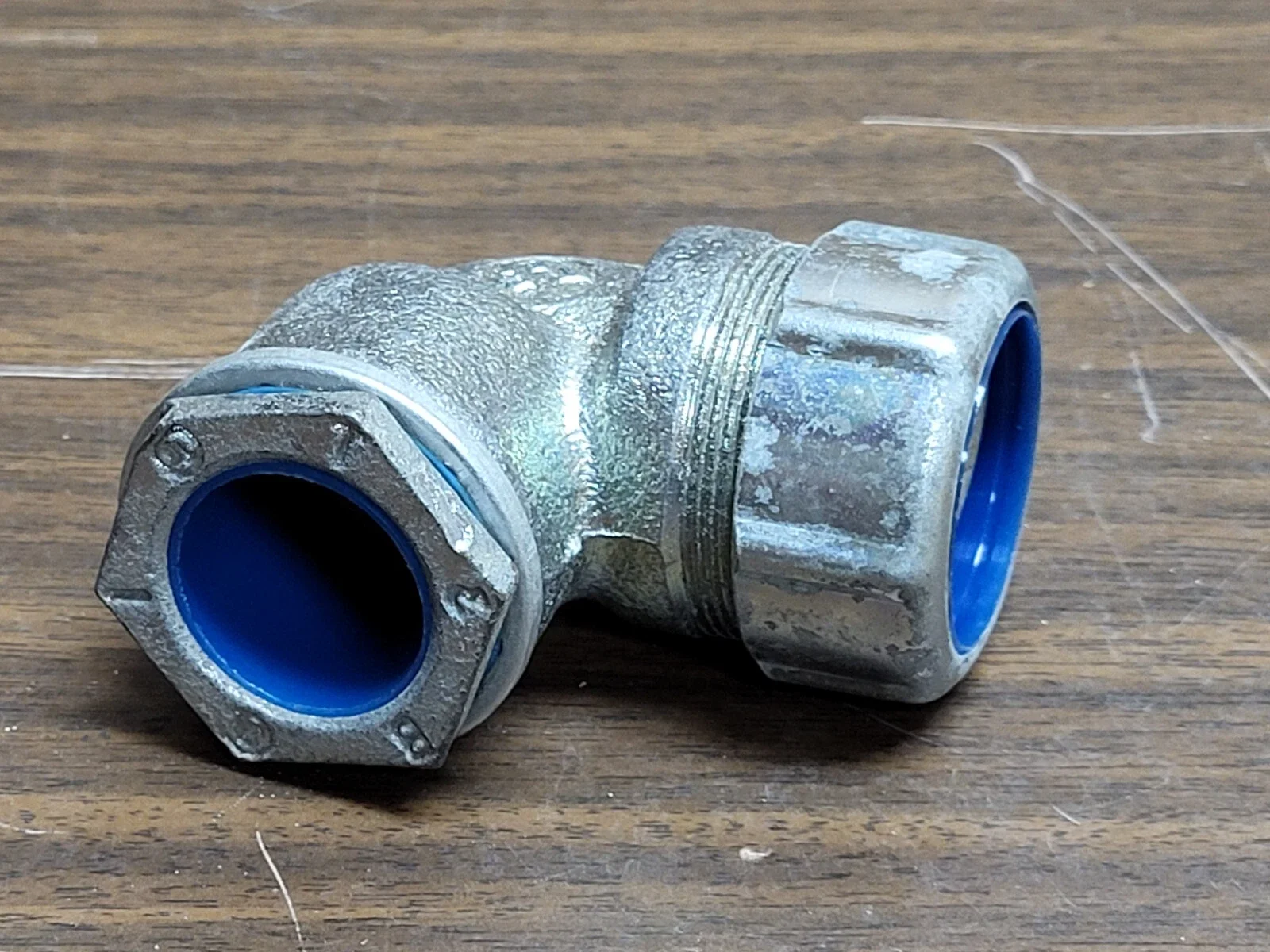 THOMAS AND BETTS 5374 CONNECTOR SEALTITE 1" 90 DEGREE INSULATED CHASE NEW T&B