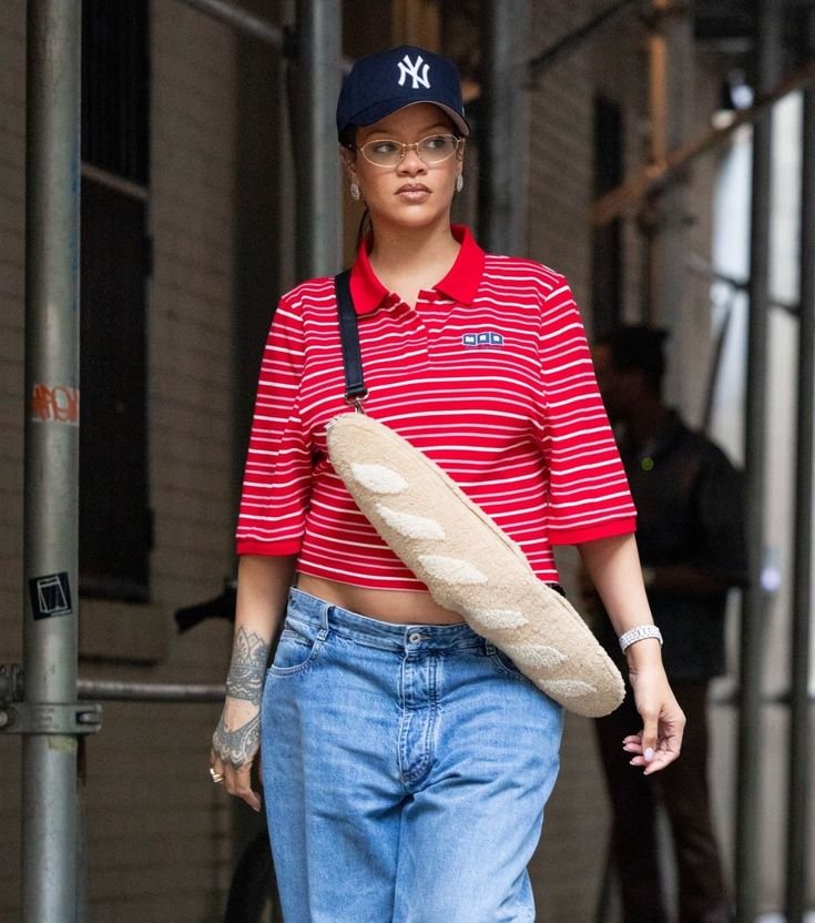 Rihanna Elevates Pregnancy Style with Bold NYC Look.jpeg
