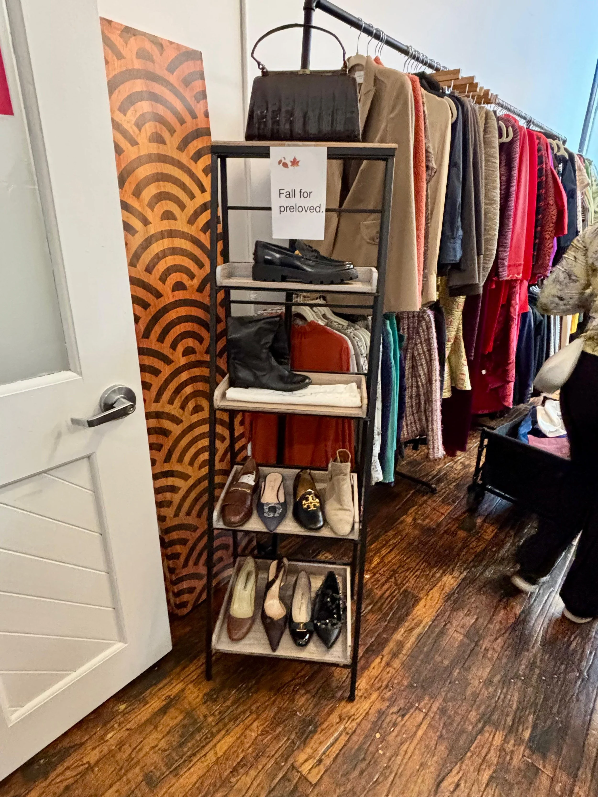 preloved pieces sellection shoip second hand.jpeg