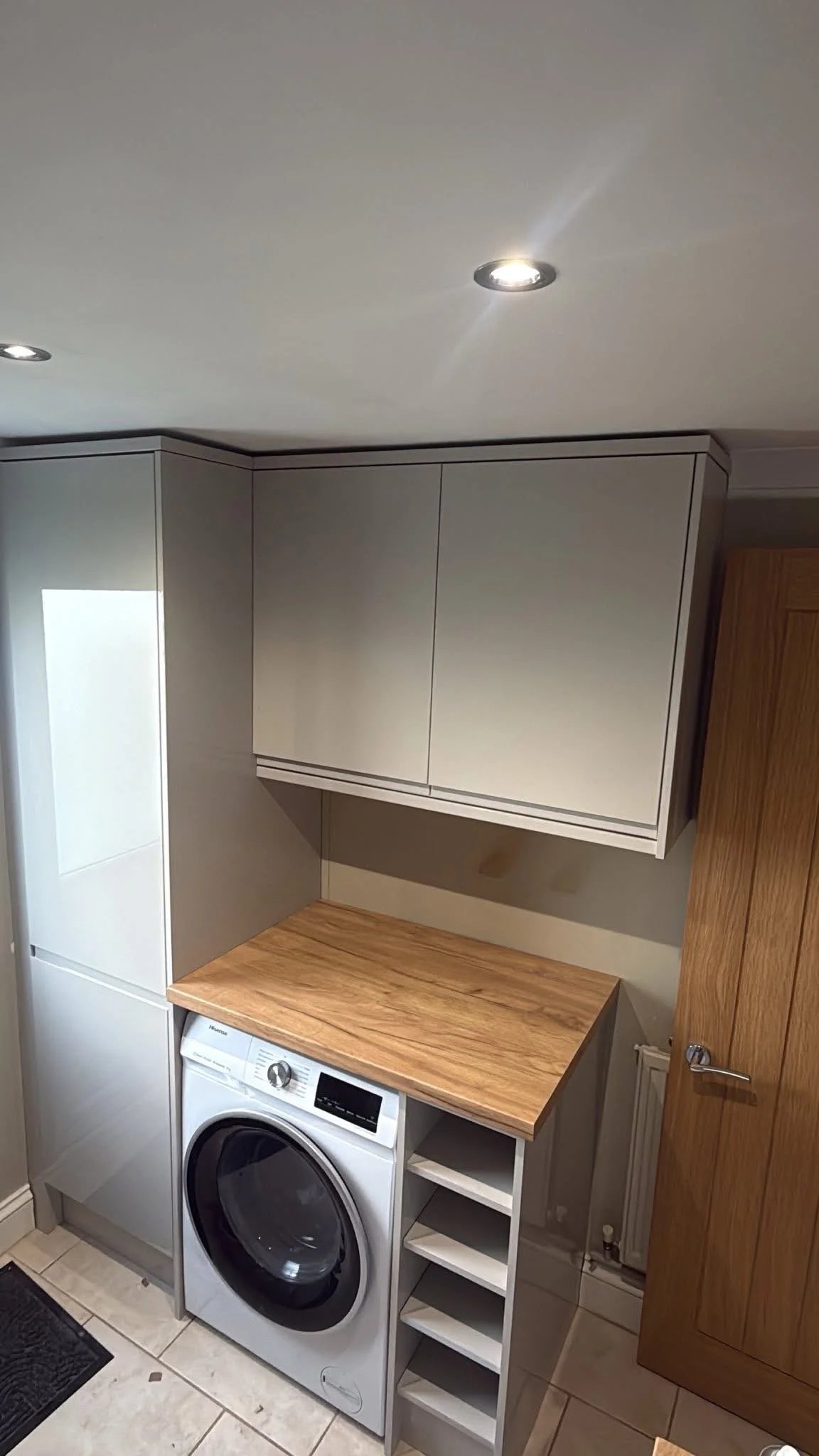 Fitted utility cupboards with oak worktop and washing machine space