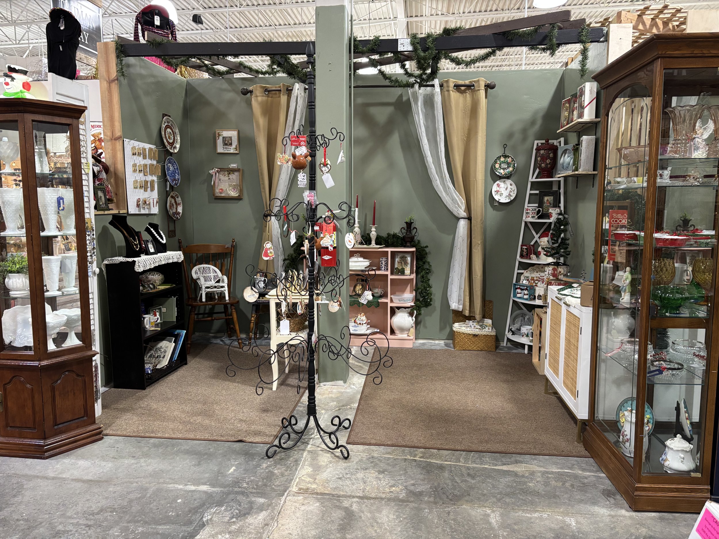 vintage decor and jewelry to sell