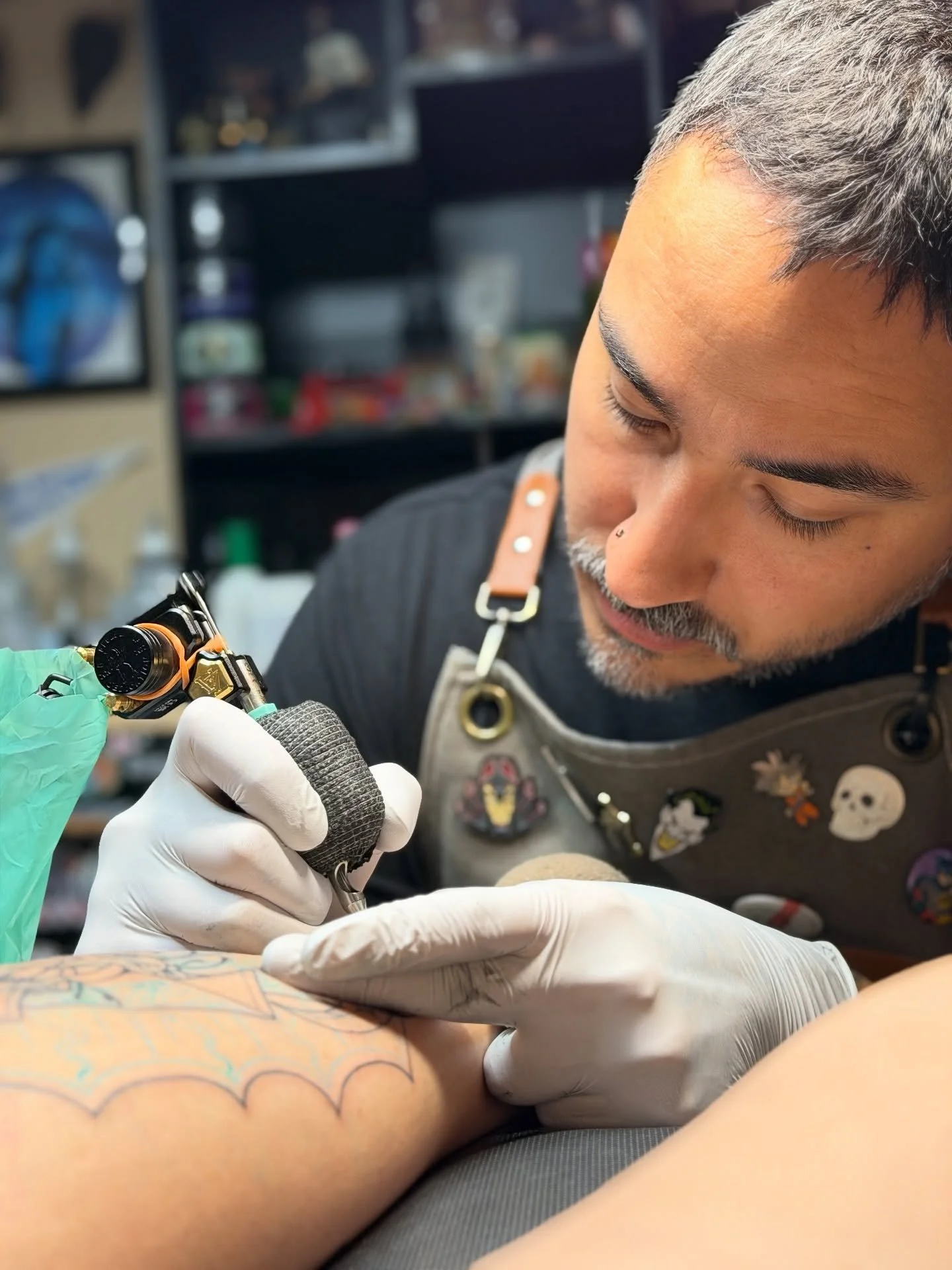 Oscar locked in and cookin up a sick tatt like always! 

to book an appointment you can call, dm, or swing by the shop!

209-233-9805
📍355 W. Main St. Merced, CA
