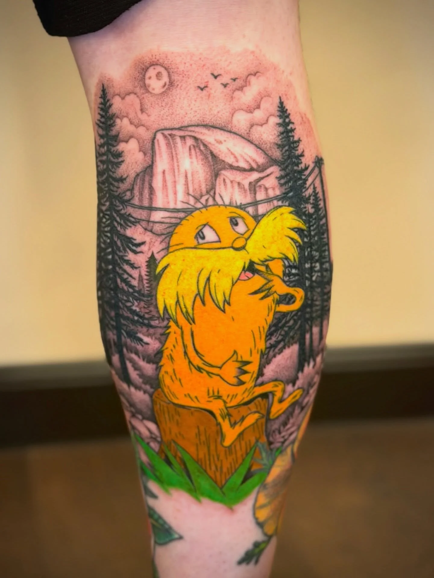 Super rad realism Dr. Seuss cartoon mashup done by @cortestattoos 

DM us for your next tattoo 🤘🏽