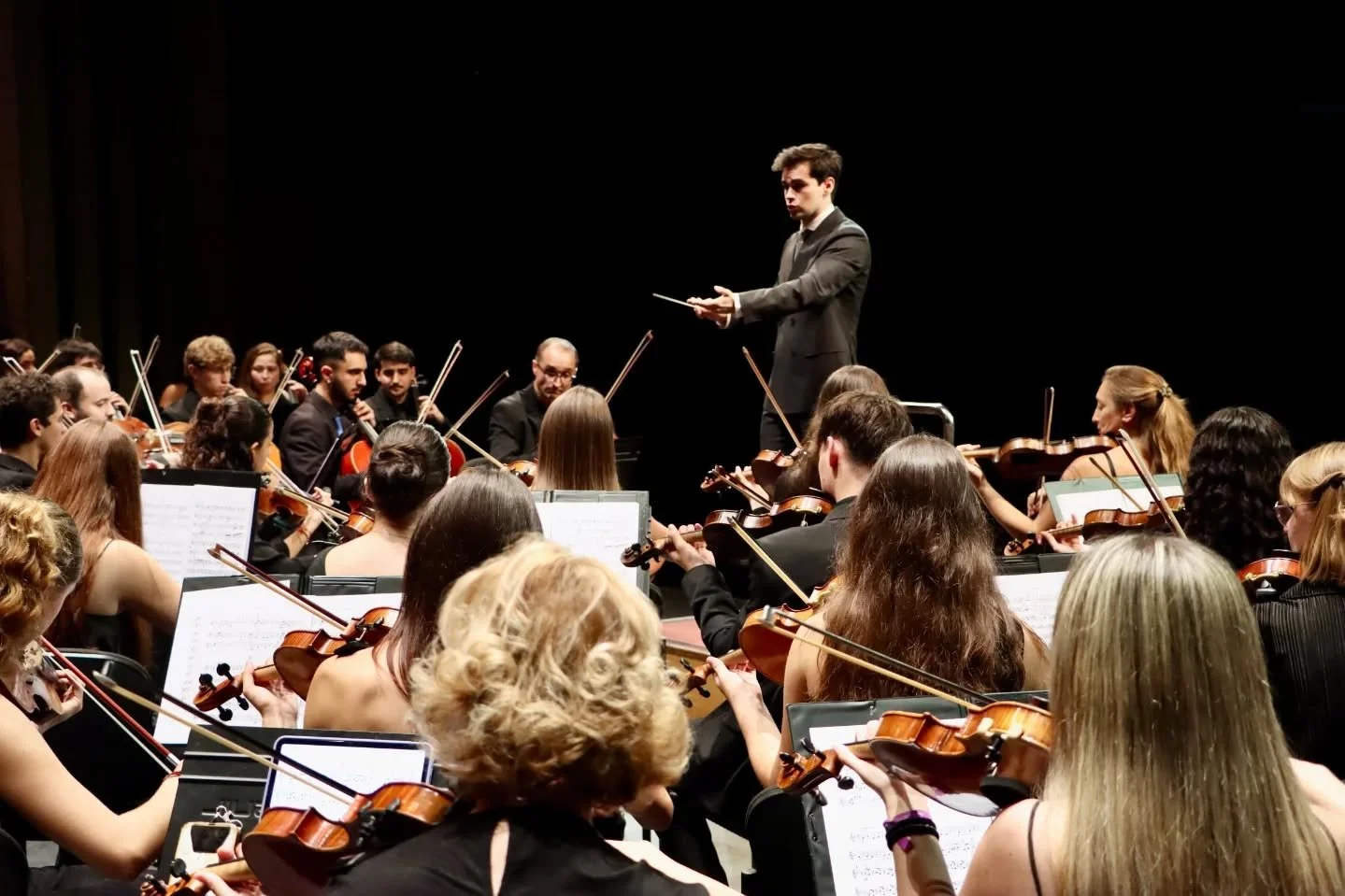 Memories from the Final of the 5th Almería International Conducting Competition🇪🇦
What a pleasure to conduct Dvořák and Handel in this beautiful venue! Congratulations to my three finalist colleagues with whom I shared the concert.