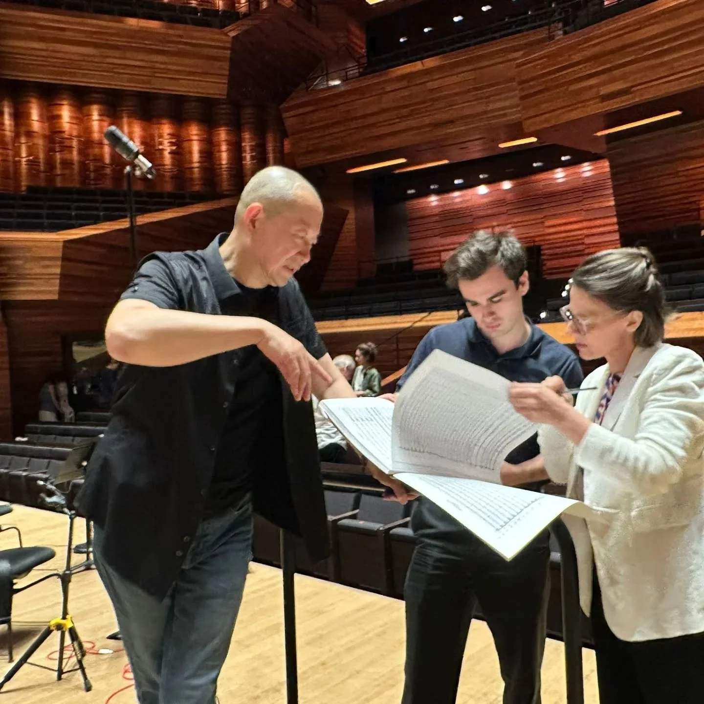 Wonderful week as assistant conductor of @tan_dun and @philharmoniquederadiofrance, working on his Requiem for Nature, a true masterpiece🎼
Thank you for this great opportunity!