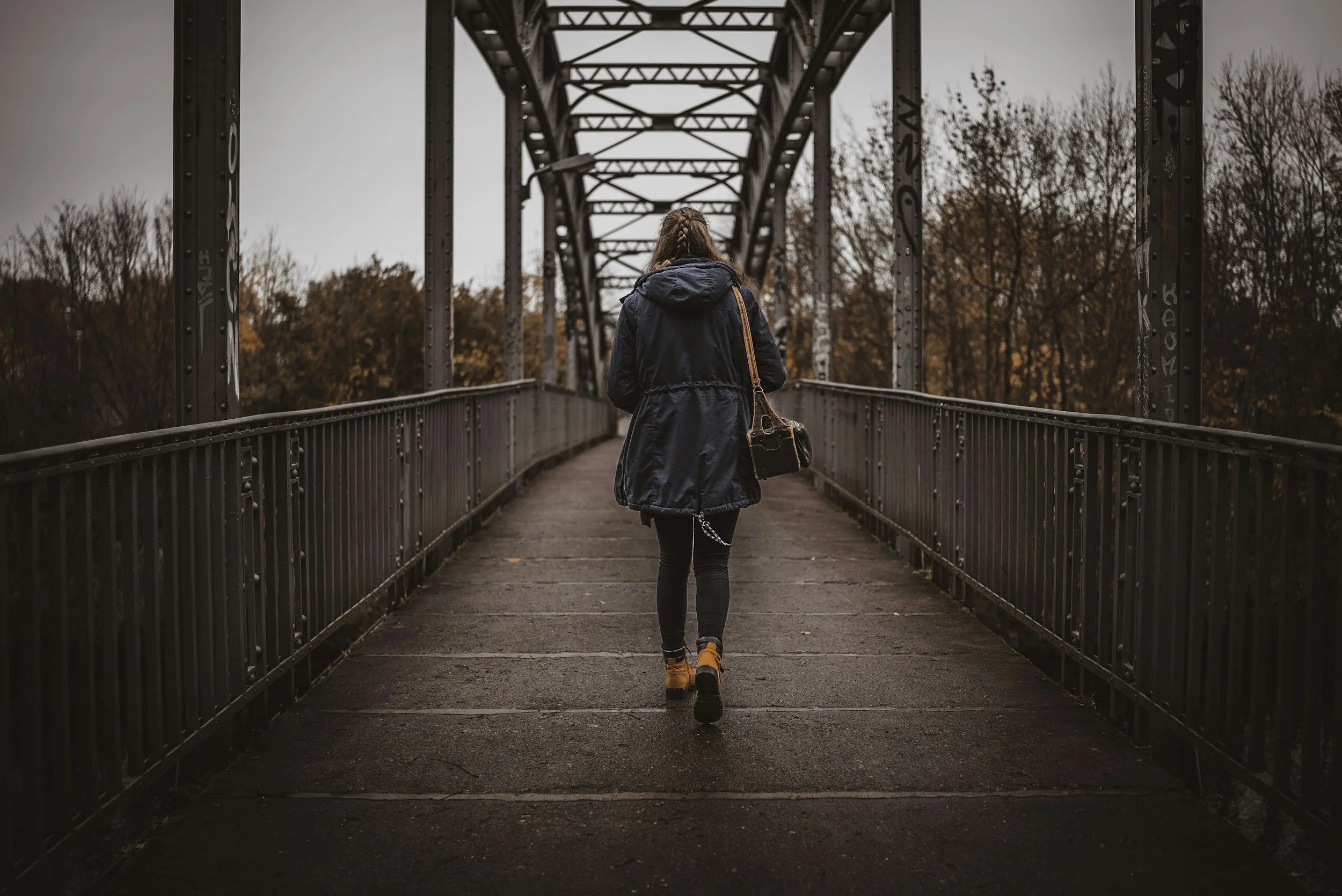 Vanessa Fischer, MA, LPC, therapist in Texas who helps individuals experiencing life transitions.