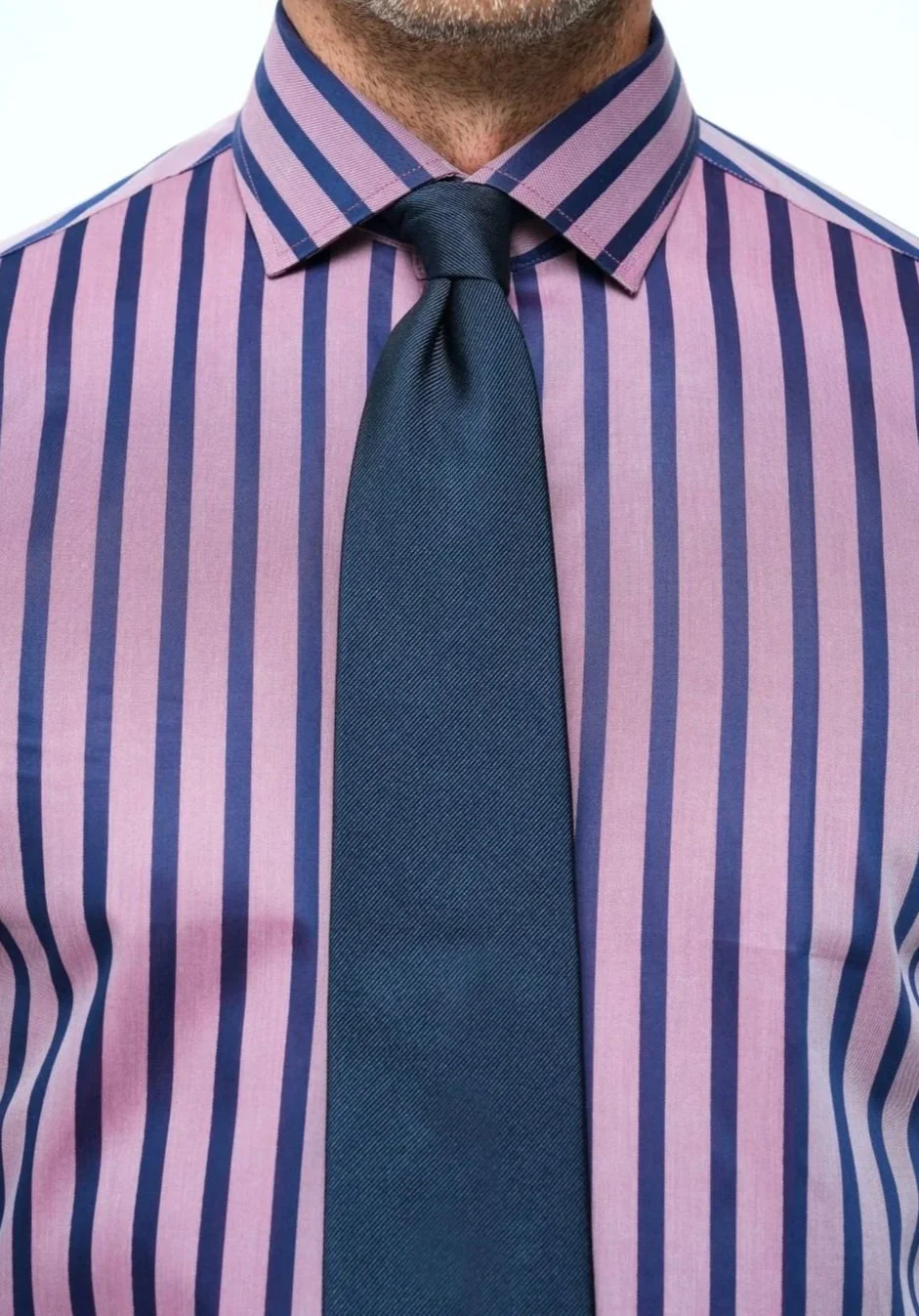 Gömlek Üreticisi Seçerken Yaka Detayları Neden Önemlidir?