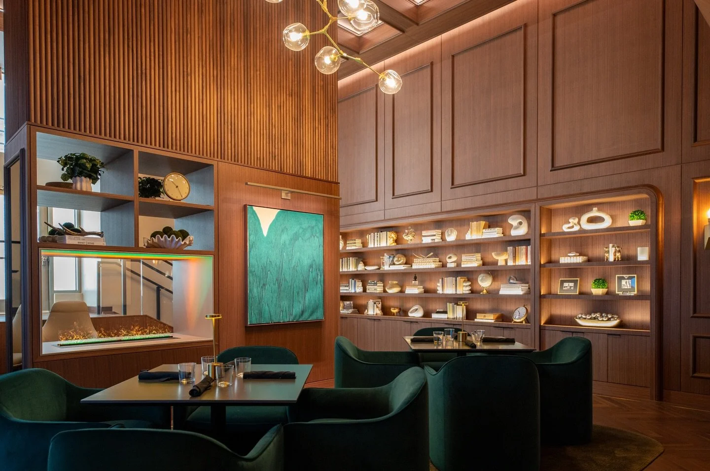 At One Lincoln Street in Boston&rsquo;s Financial District, DivcoWest is reimagining the workplace to truly elevate the workday.
 
Once the headquarters of State Street Corporation, the repositioned 36-story iconic Boston tower now features a new lob