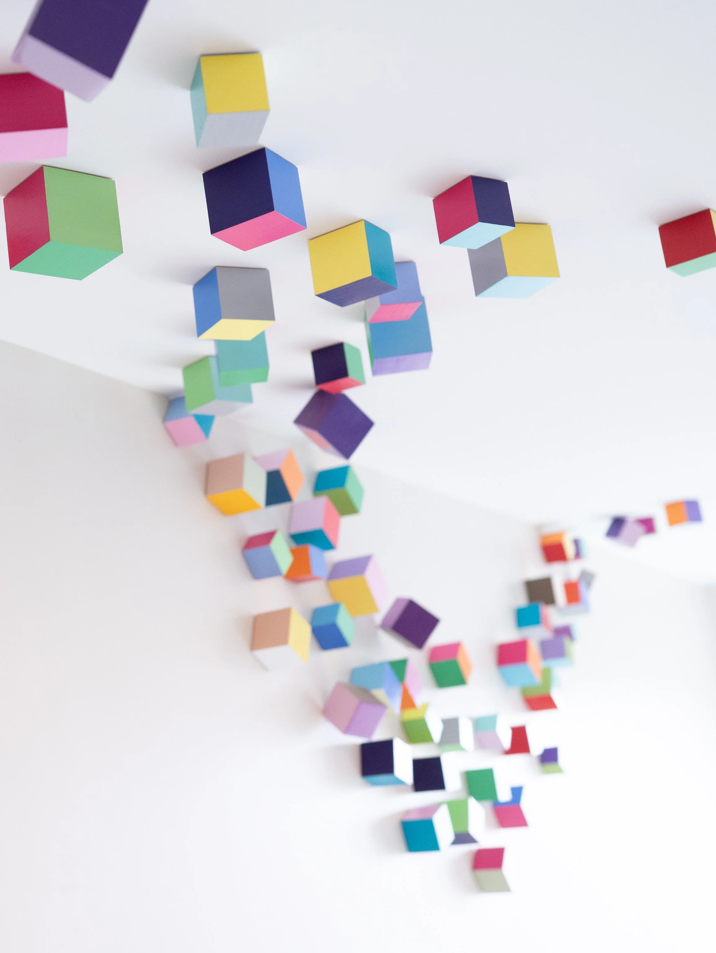 At Clarendon Hill in Somerville, art was never just about filling walls; it was about creating a sense of home.
From thoughtfully curated artwork to layered bookshelf styling with objects that spark curiosity and a smile, every detail was chosen to c