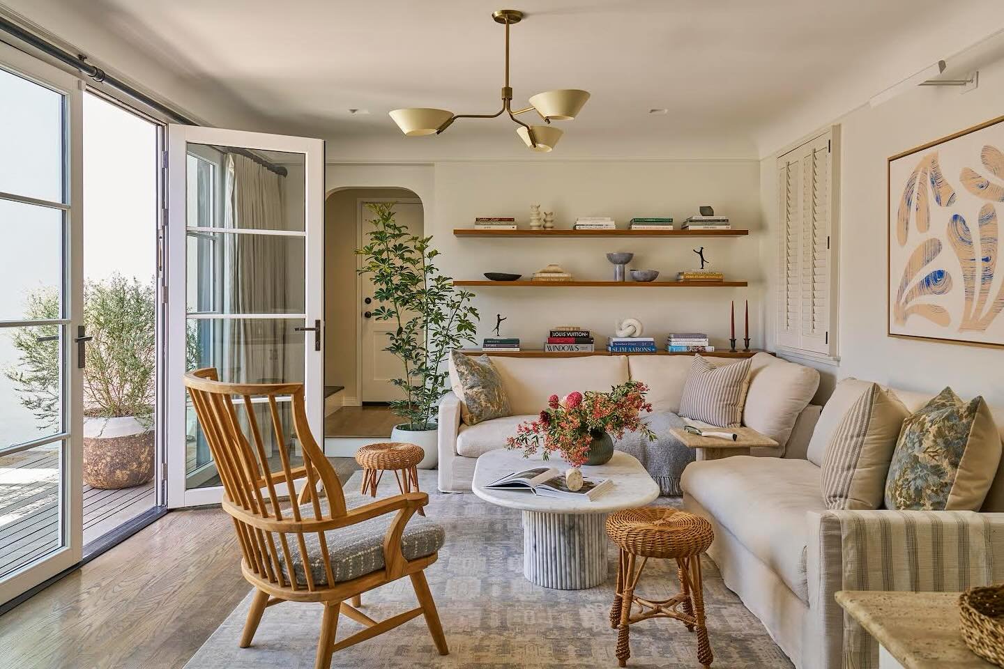 Layers of vintage + cozy neutrals in Venice, CA. More to come from this project!
Photography: @peterbaker42