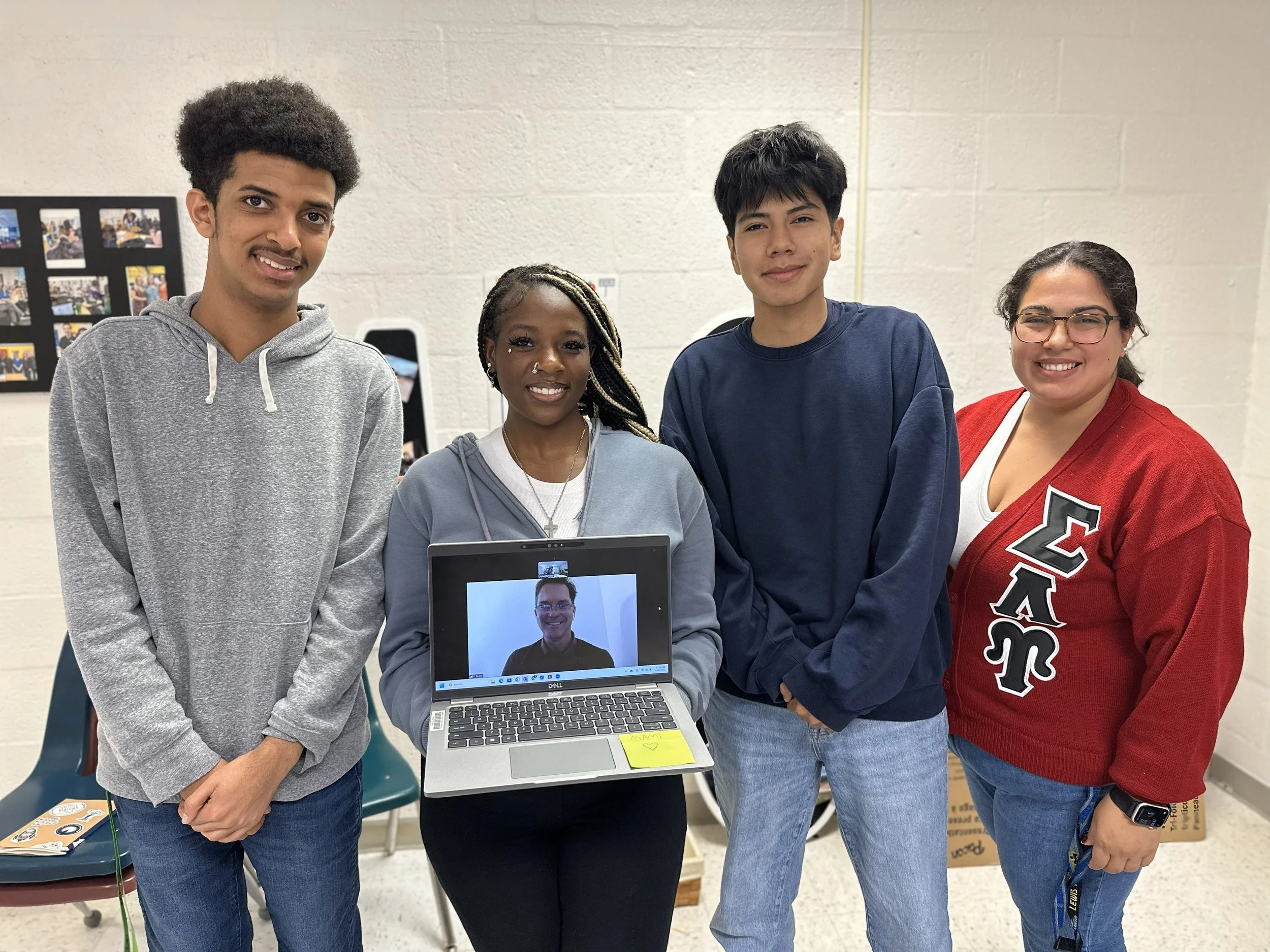 Museum designer Patrick Rogan led Lewis students in a brainstorming session. They created the vision for the Lewis Leadership Program Museum of Service.