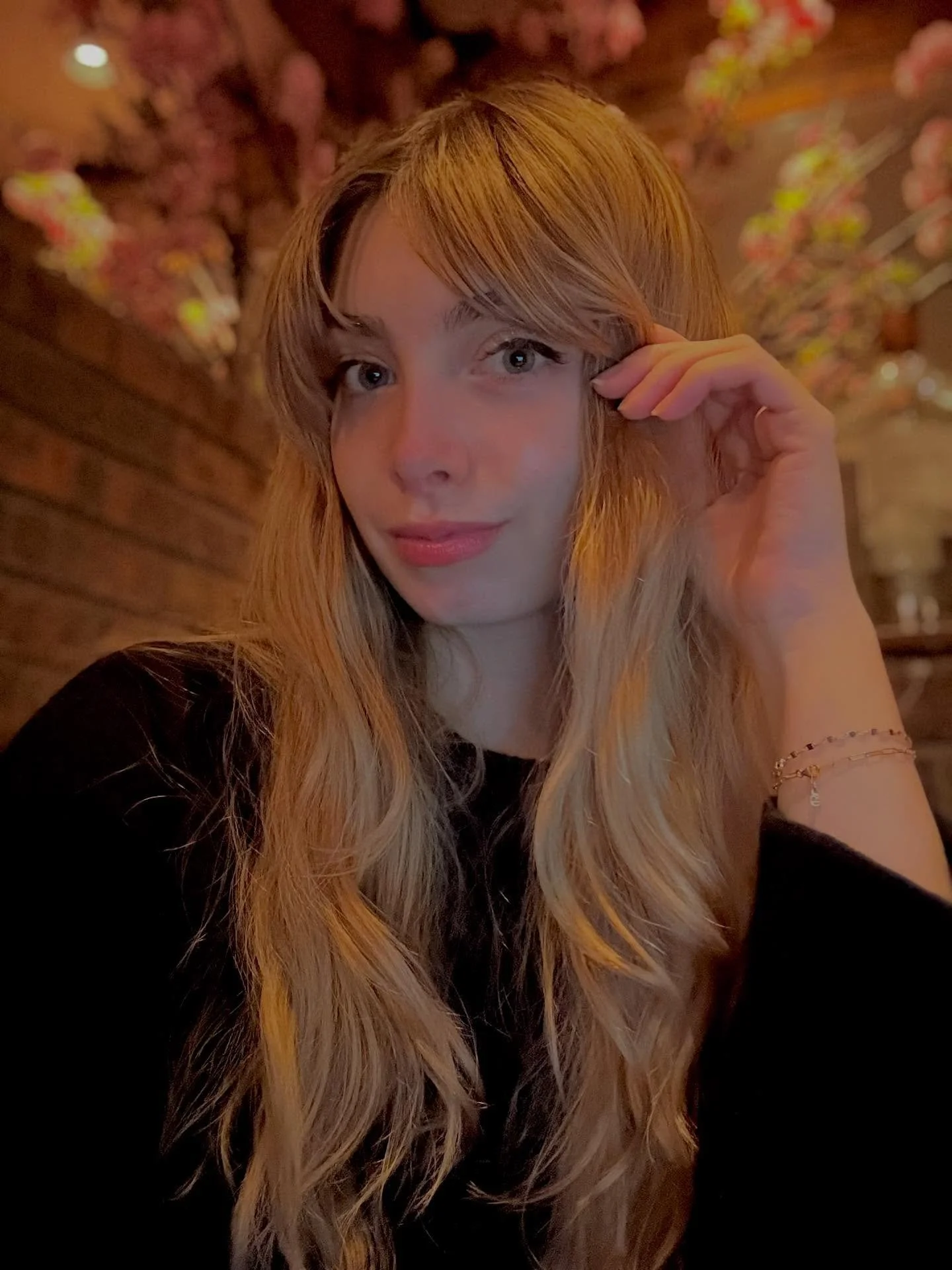 a soft place for the sharpest memories 🌸
&bull;
&bull;
&bull;
&bull;
&bull;
#thebunnysuit #BarWriting #WriterLife #memoir