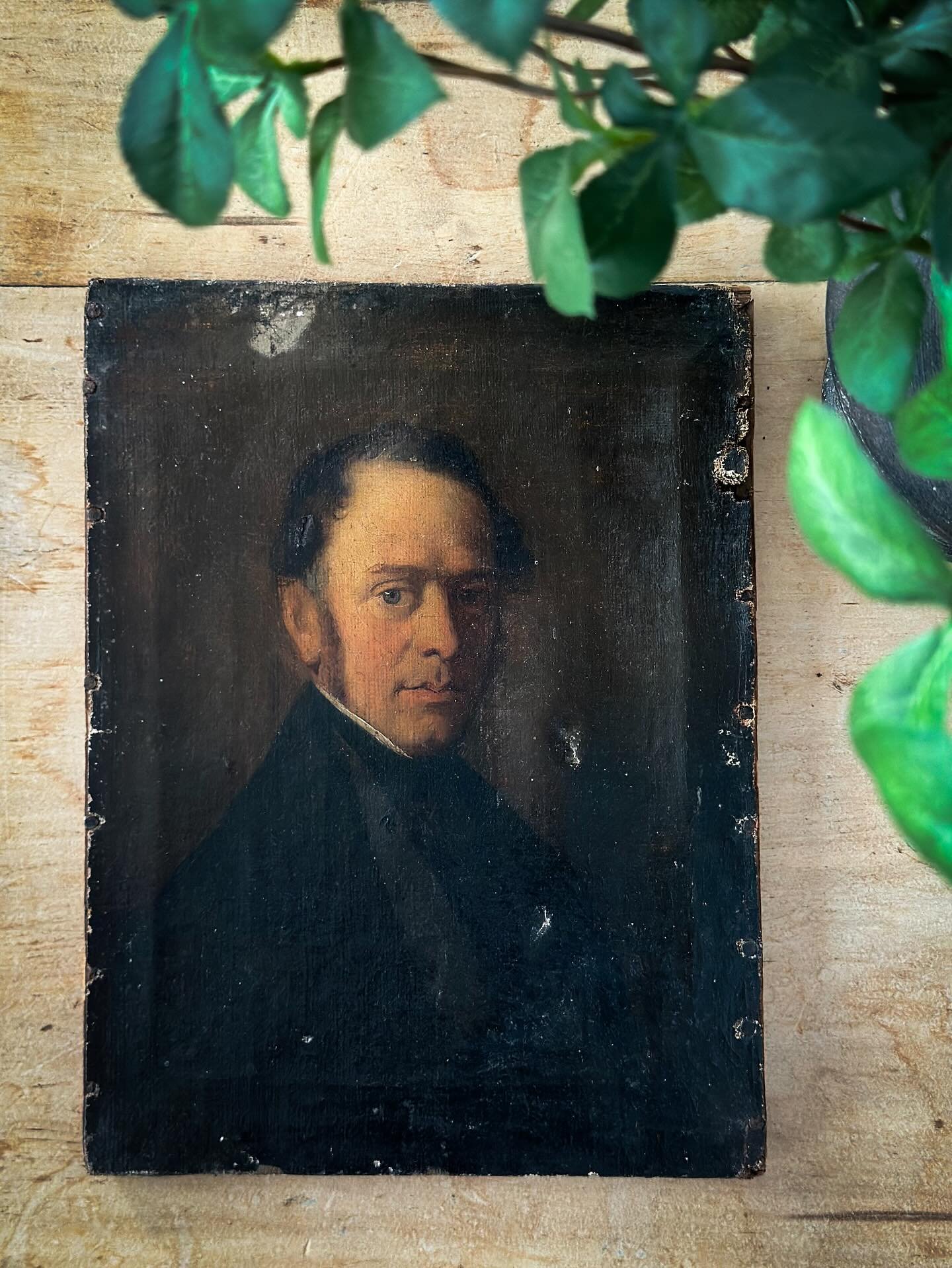 This handsome monsieur got so much love when I previewed him in stories as my first-ever sourced portrait&hellip;thought he needed a permanent space in my feed. 🥰 Now he just needs a name. What shall we call him? Drop your suggestions and we&rsquo;l