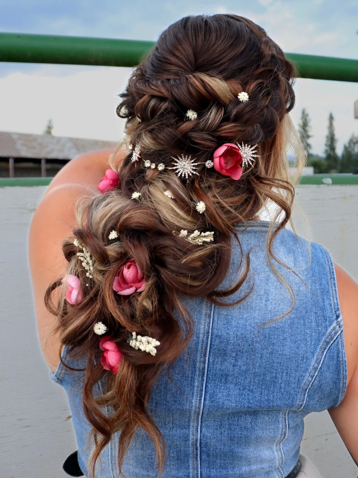 Reminiscing on this hair from last summer ☀️😍 
I can&rsquo;t wait for warm weather and more styled hair this year 🥰 

Model: @adelley.bean_