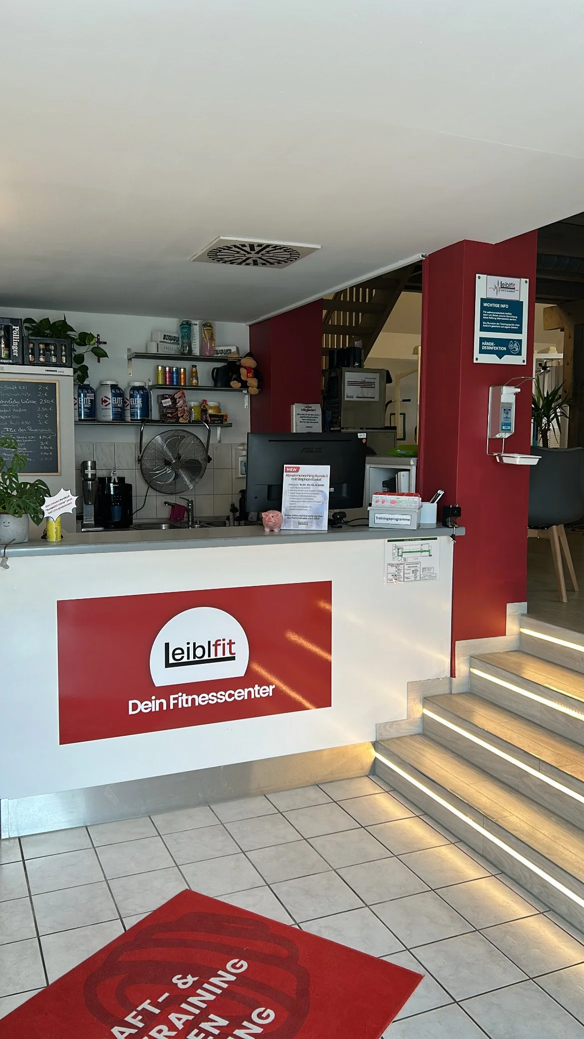 Theke, Eingang Fitnessstudio, Gym, Thresen, Angebot, Snacks, Supplements, Shakes, Proteinriegel, Proteinshakes, Protein