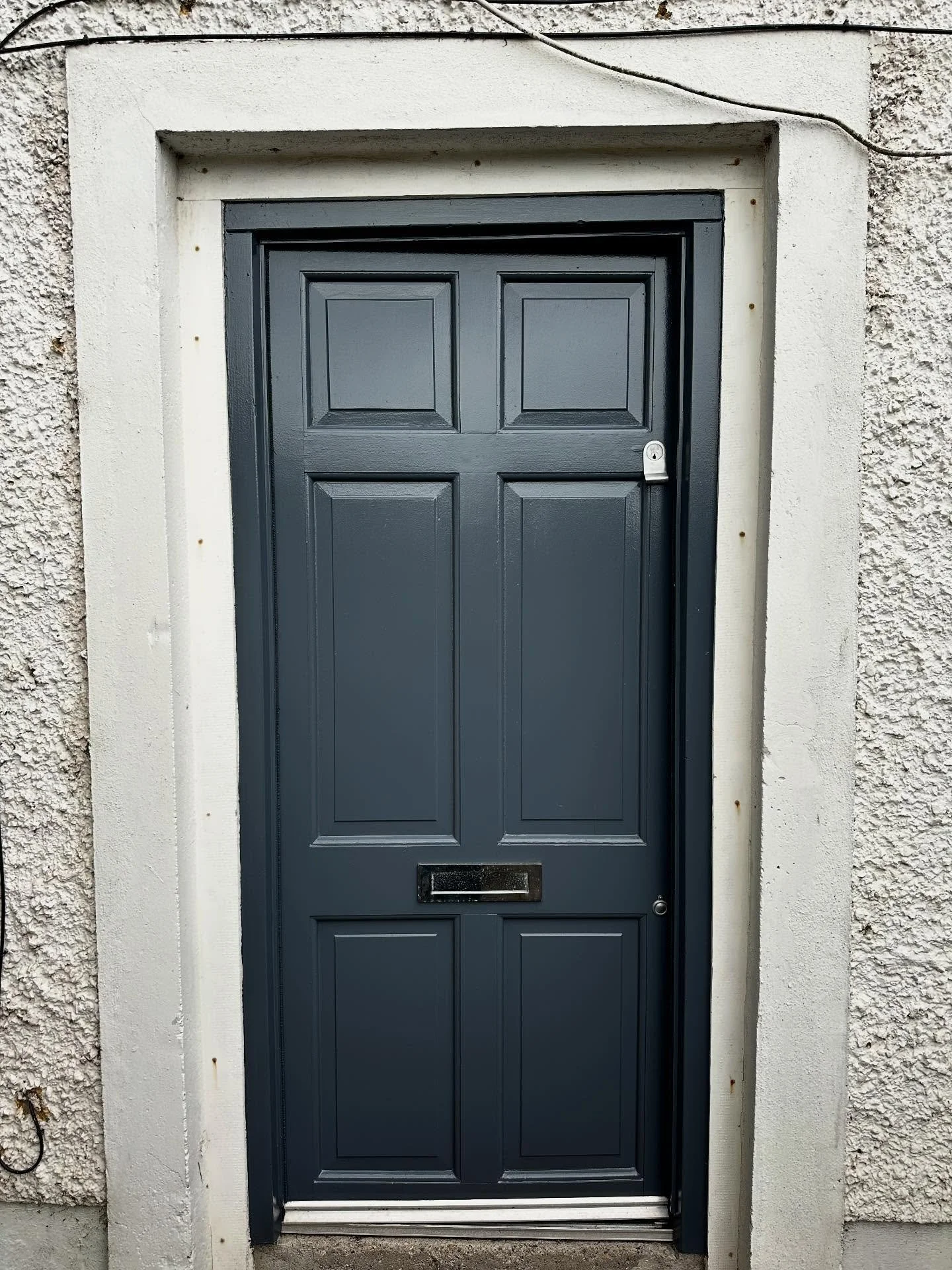 🔨✨ The transformation starts right at the entrance!
We gave this door a fresh new look with high-quality paint and a flawless finish that stands out. Details matter&mdash;especially where first impressions are made!

🎨 Professional painting &ndash;