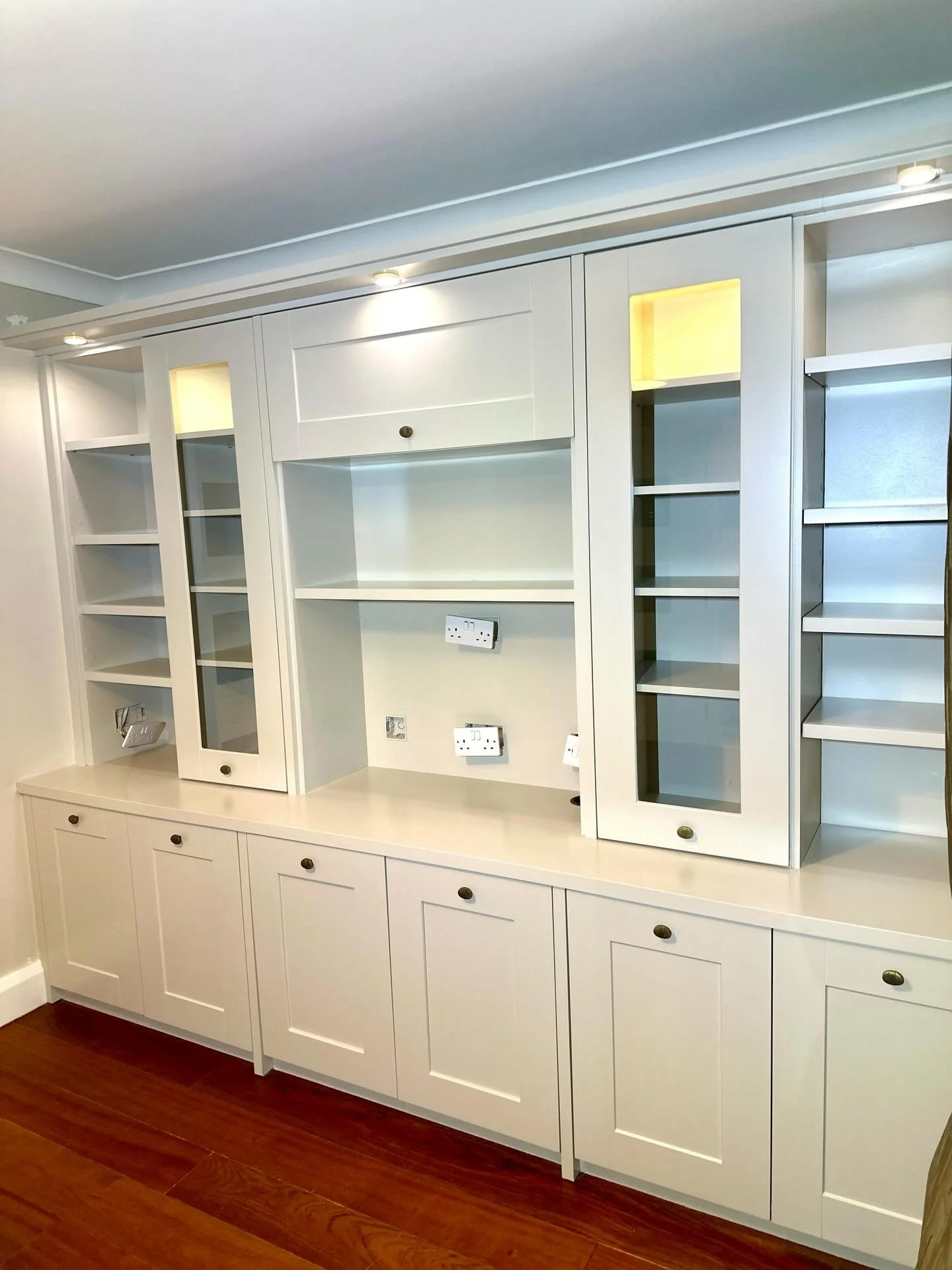 ✨ Freshly Finished Media Unit ✨
Just wrapped up this beautiful media unit makeover &mdash; smooth finish, clean lines and a modern, refined look.
Every layer was applied with patience and precision to make sure the final result stands out.
Quality pr
