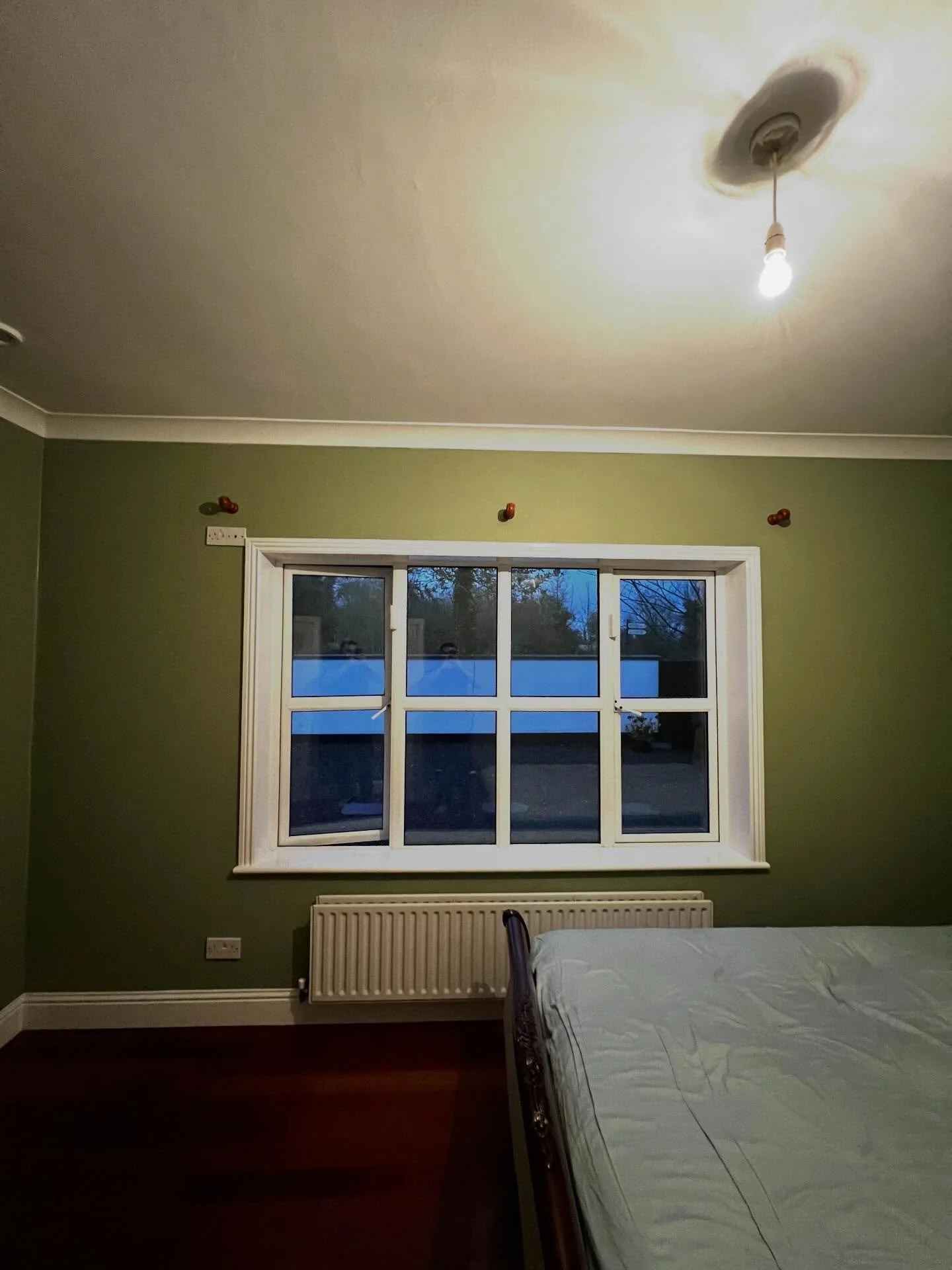 Fresh green bedroom transformation 🌿
Clean lines, smooth finish, and a calm atmosphere that completely changes the space. A perfect mix of style and comfort.

#spraypainting #bedroommakeover #furniturepainting #interiordesign #deluxecoatings