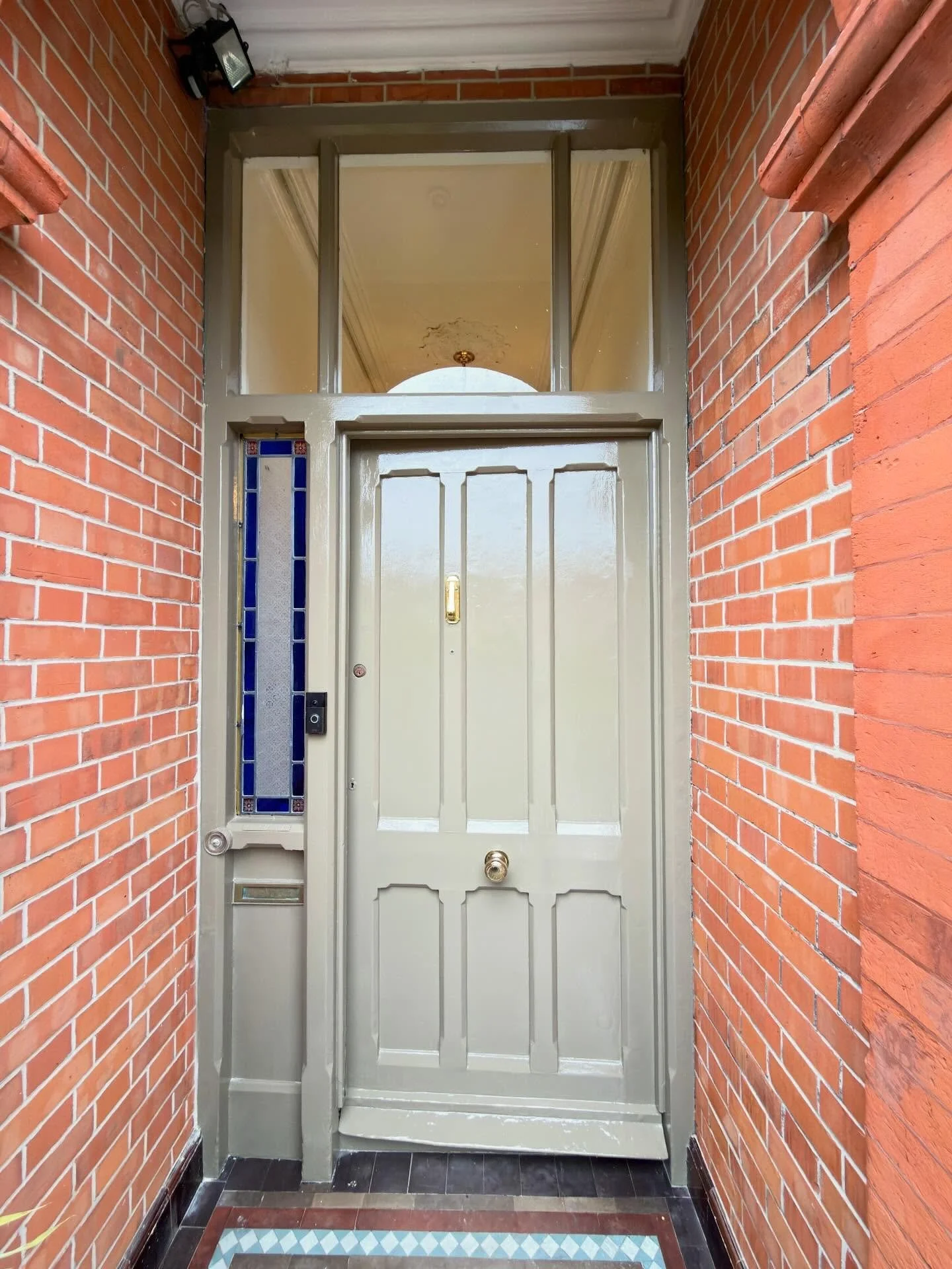 The exterior has been finished in the elegant Mouse&rsquo;s Back shade, while the interior is a clean white for a bright and refined contrast.

It was a massive job removing imperfections, every flaw was carefully corrected to achieve a perfectly smo