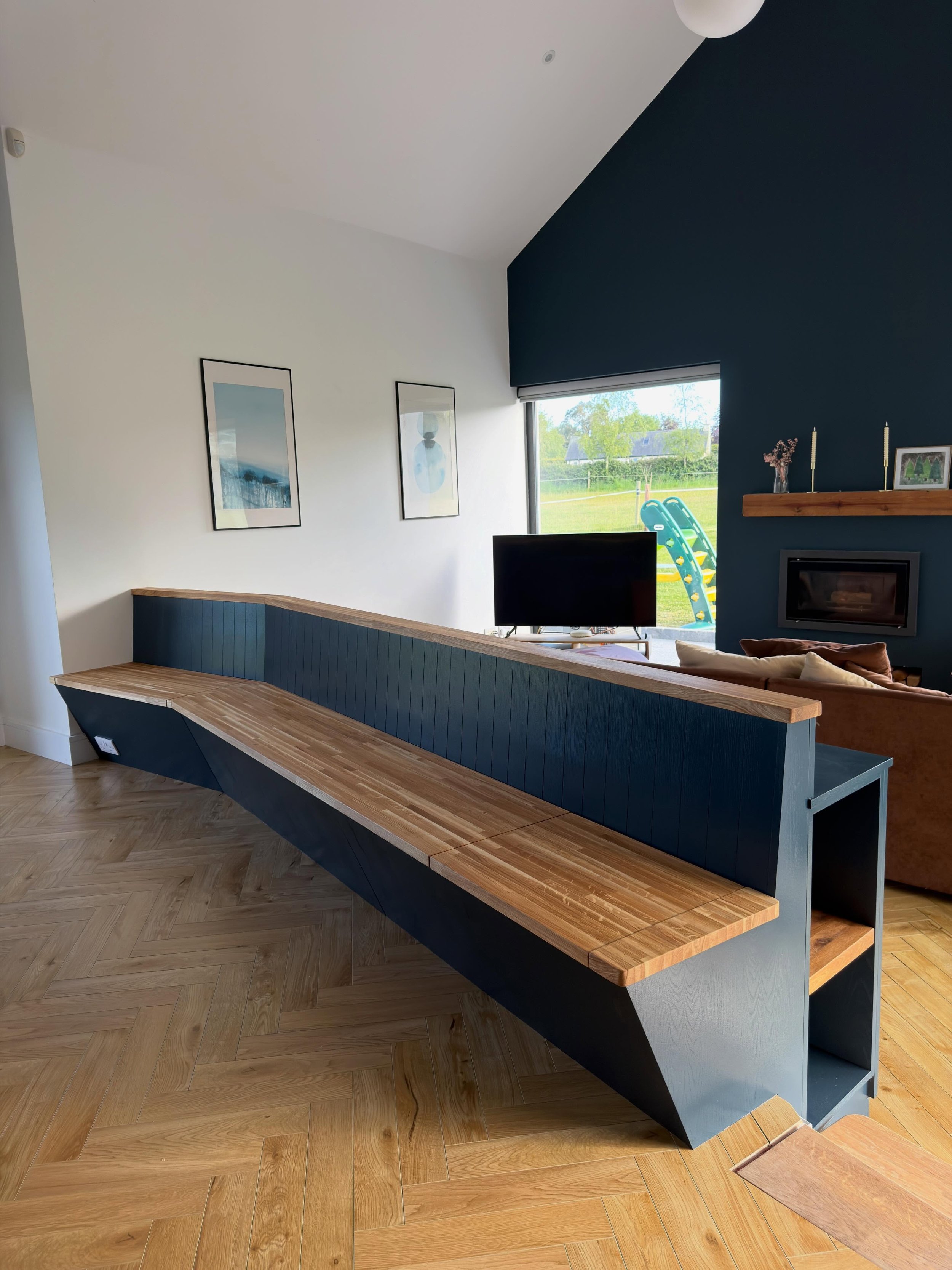 Recently completed banquette seating finished in the beautiful Hague Blue 💙
The deep colour paired with natural oak creates a modern, elegant look while adding warmth and character to the space.

#BanquetteSeating
#HagueBlue
#InteriorDesign
#Bespoke