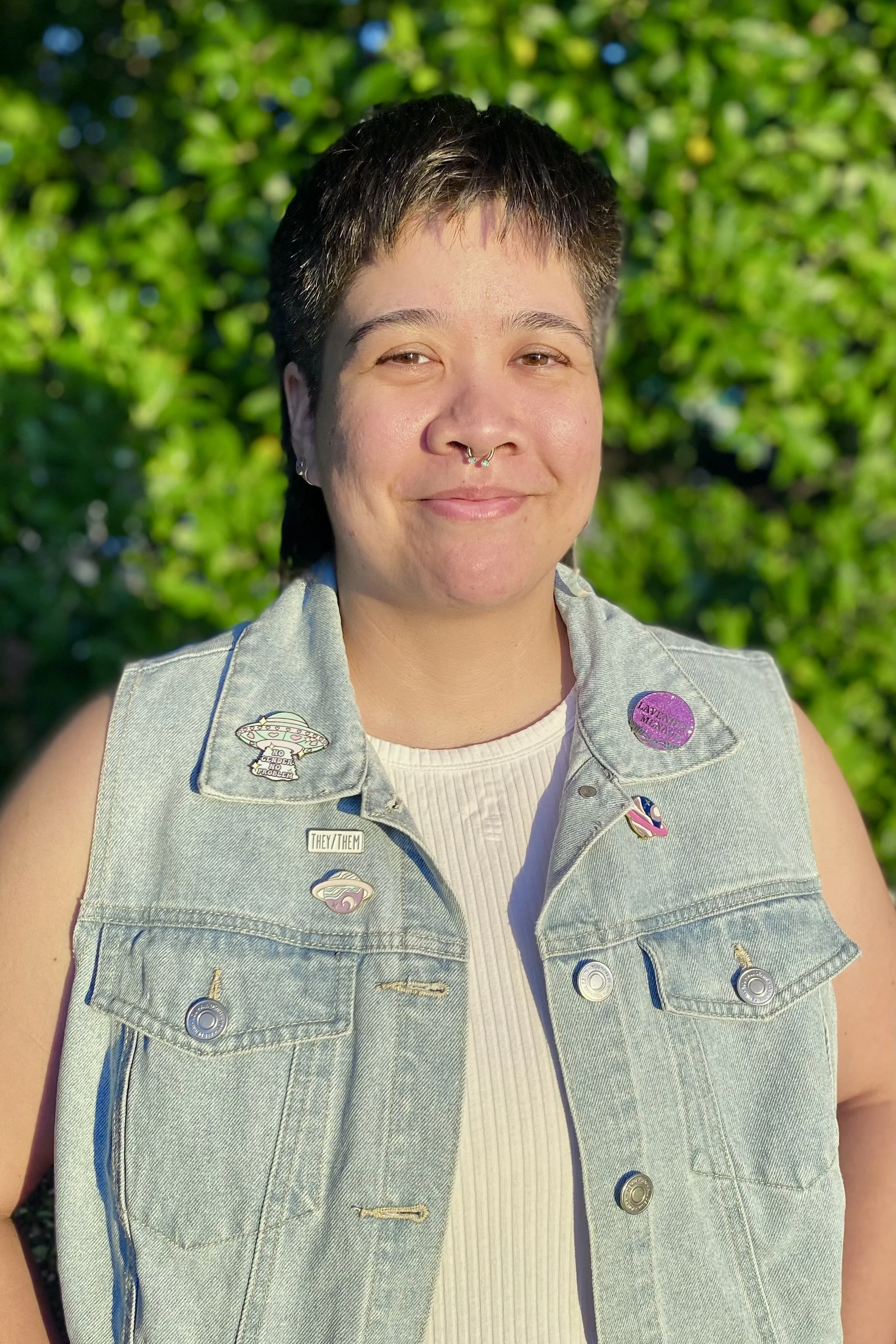 A smiling Kaya Ortiz from the shoulders up.