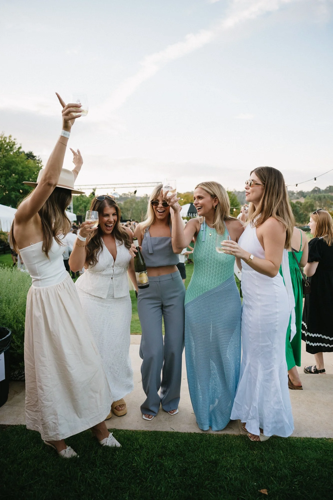 96_Bird in hand_MEAGHAN COLES__MKC1486.jpg