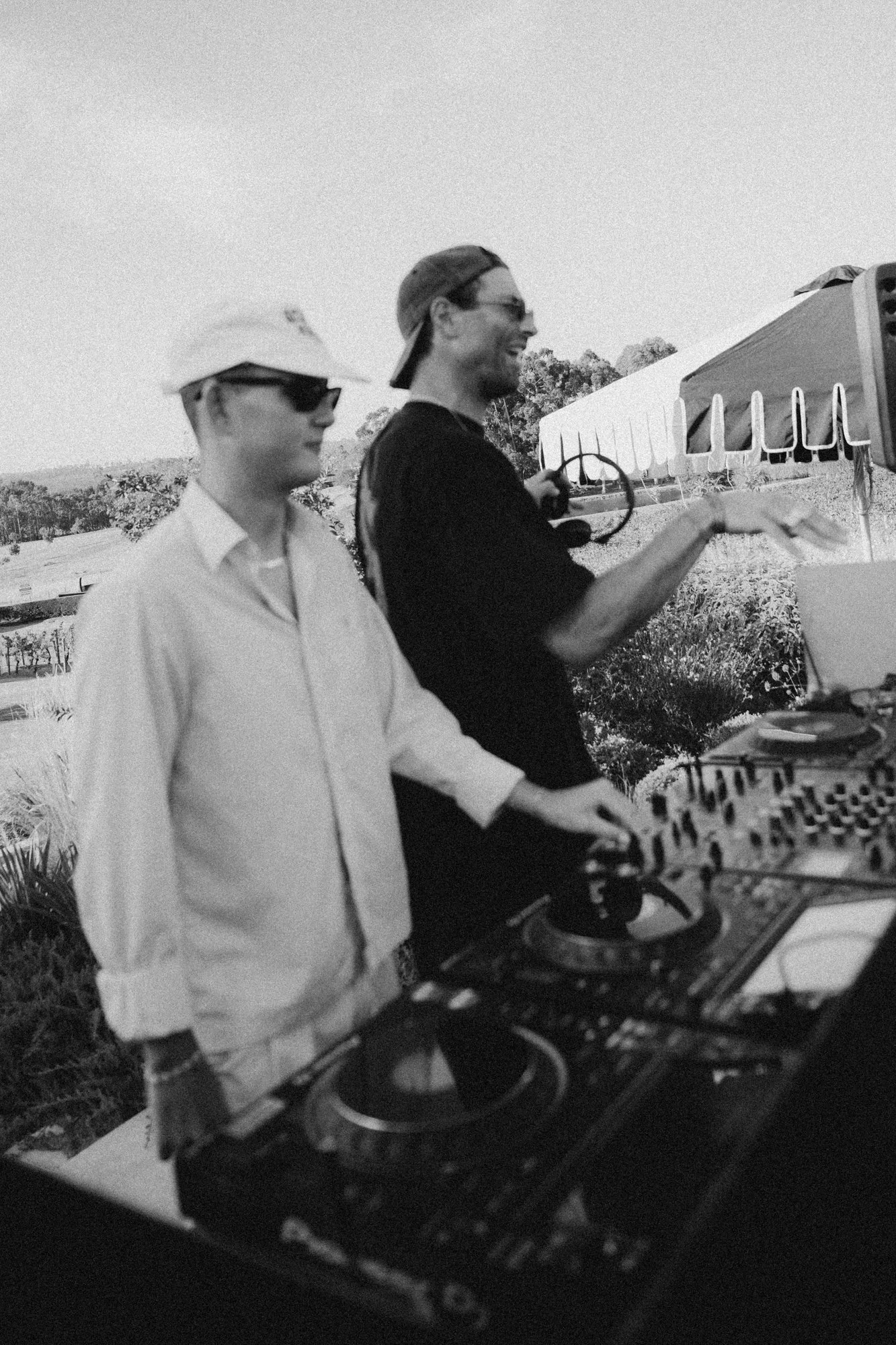 32_Bird in hand_MEAGHAN COLES__MKC0792.jpg