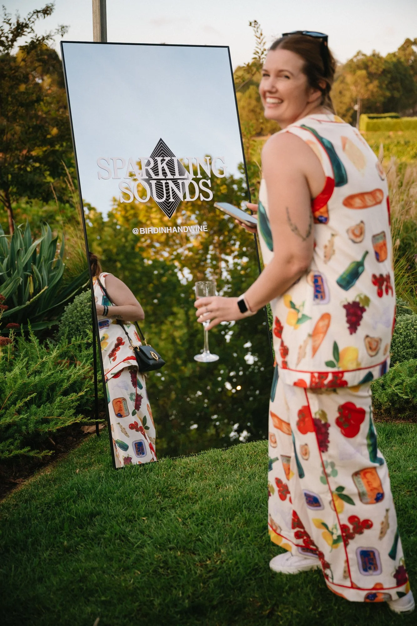 119_Bird in hand_MEAGHAN COLES__MKC1711.jpg