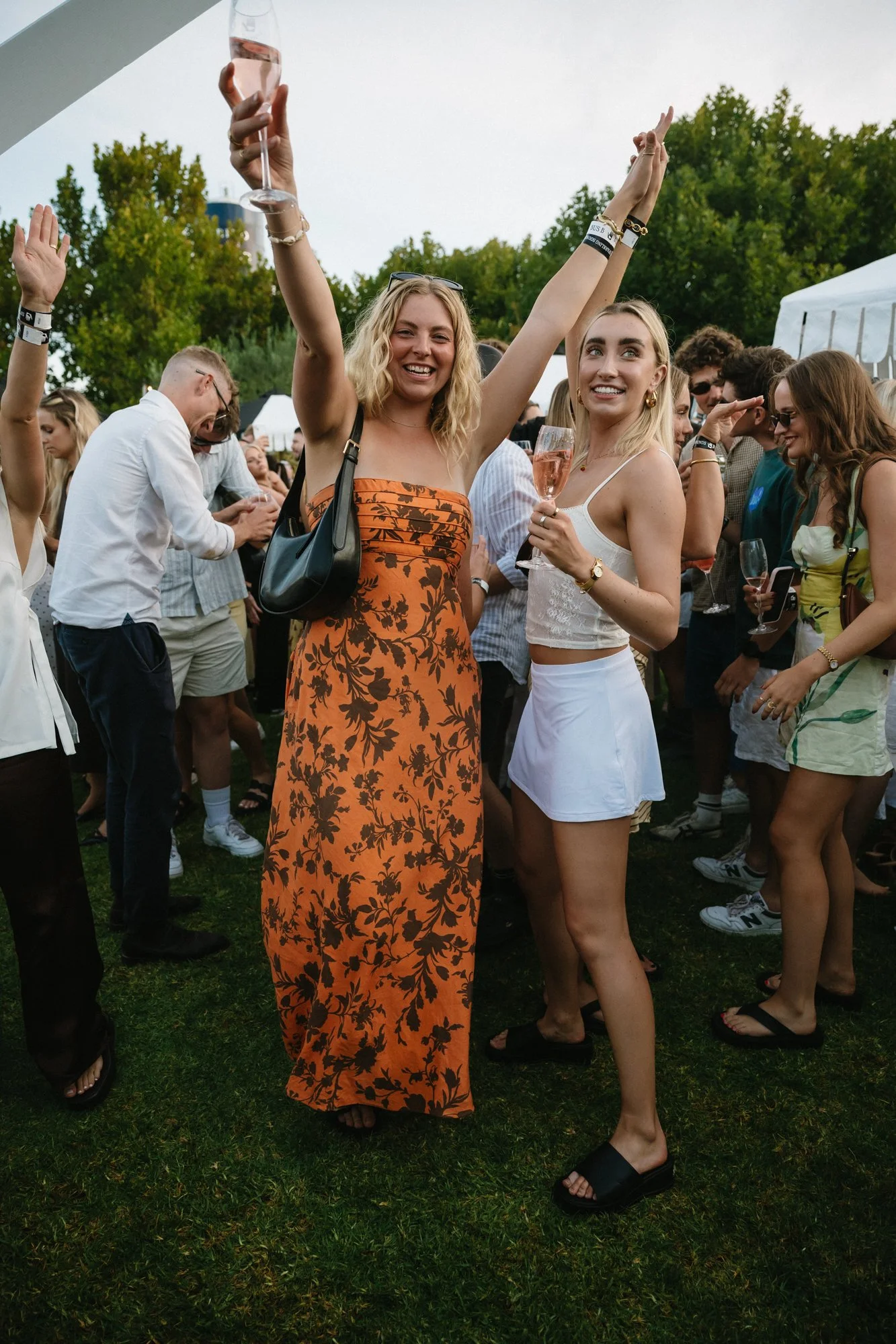 109_Bird in hand_MEAGHAN COLES__MKC1563.jpg