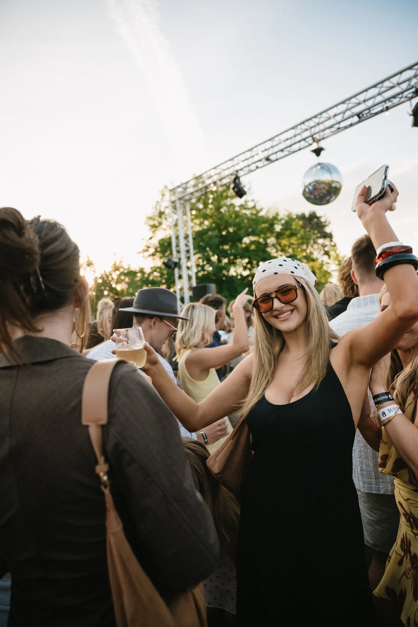 112_Bird in hand_MEAGHAN COLES__MKC1628.jpg