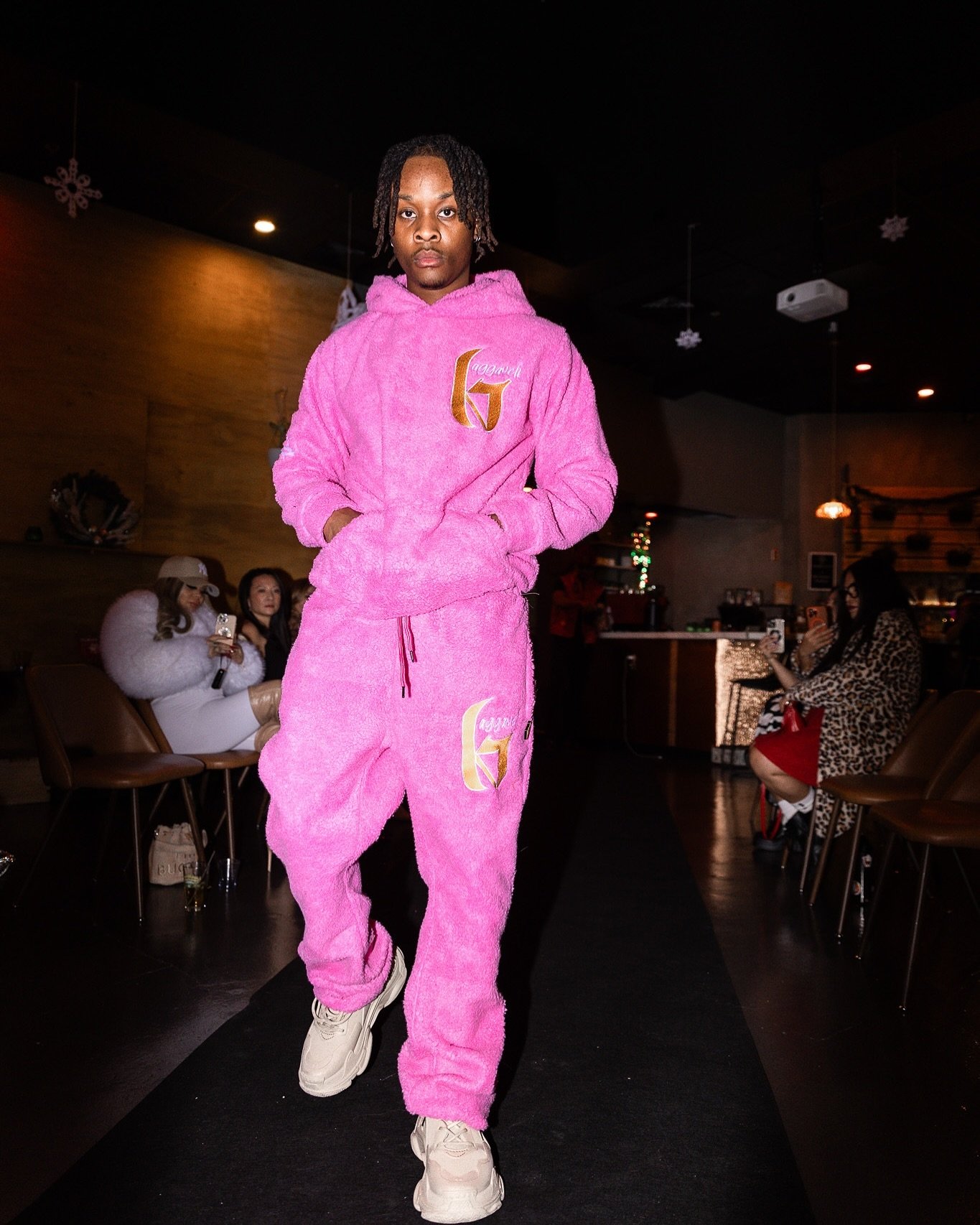 Turn heads in the ultimate BAGGAVELI full fur outfit. This luxurious set features premium fur from top to bottom, including a standout fur hoodie designed for both warmth and bold style. Whether you&rsquo;re hitting the streets or making a statement 