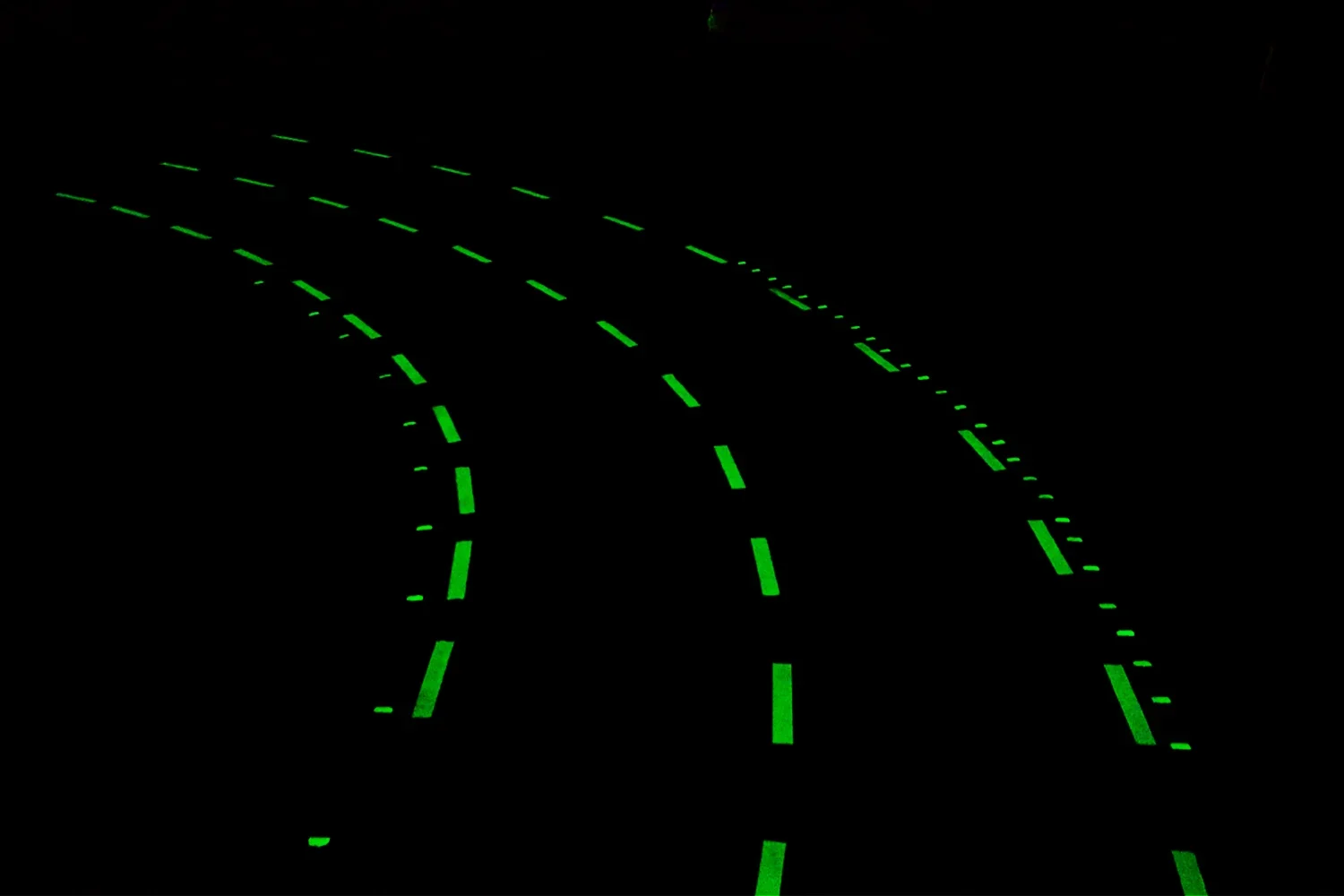 glow in the dark lines make it easier for drivers to navigate roads, just like smart parking