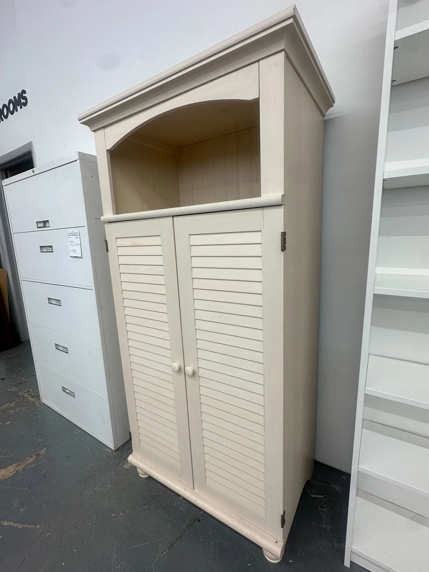 MORE THAN MEETS THE EYE 👀
This cabinet is more than it looks.

Open the doors and it turns into a hidden desk with space for your computer, office supplies, and more.

Pieces like this are perfect for small spaces, apartments, or anyone who wants th