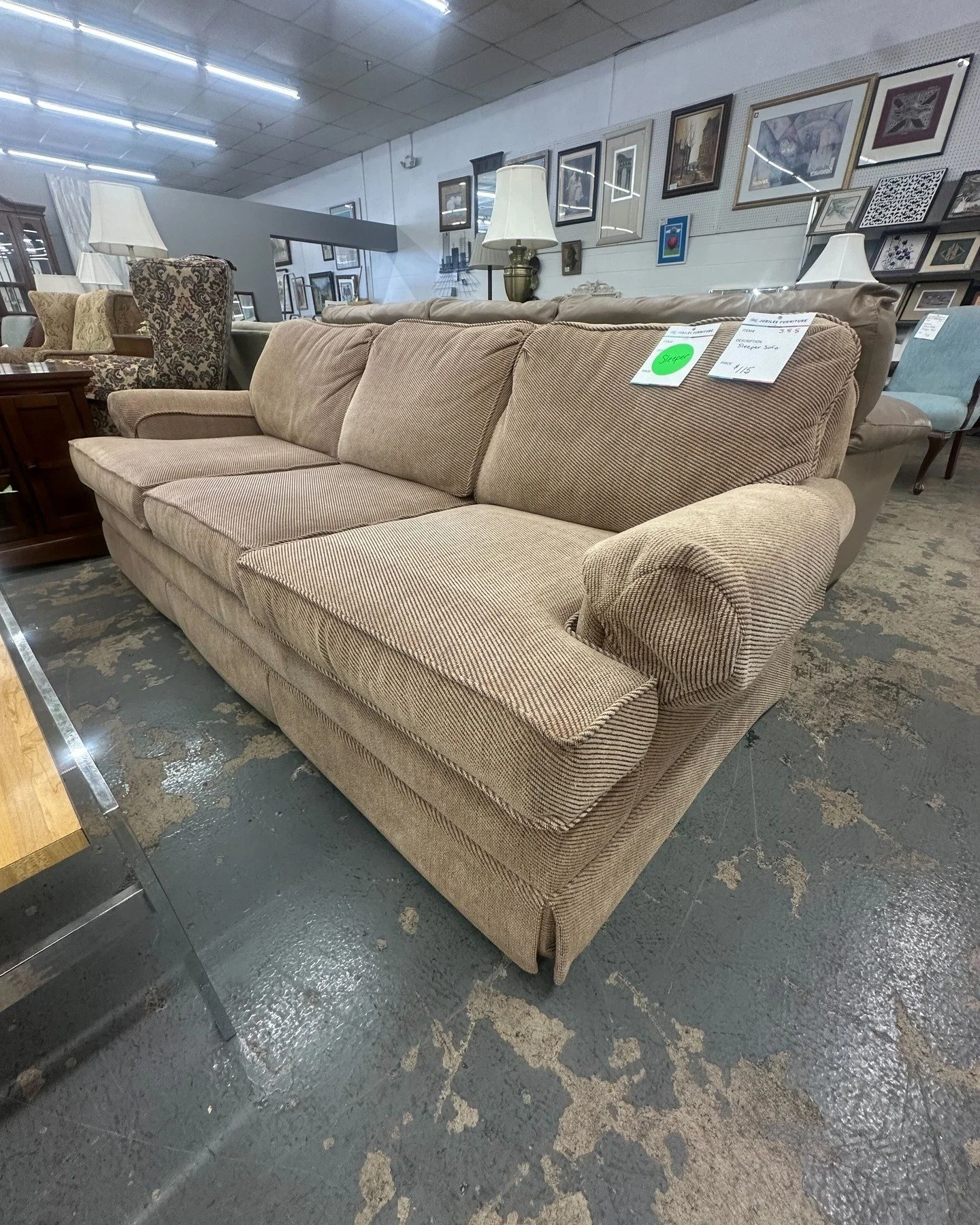 Comfortable seating by day and a guest bed by night. This sleeper sofa is in great condition and available for $115. 

Ideal for movie nights, couch potatoes, and the occasional overnight guest. Stop by Jubilee Furniture to see it in person.

#Sleepe