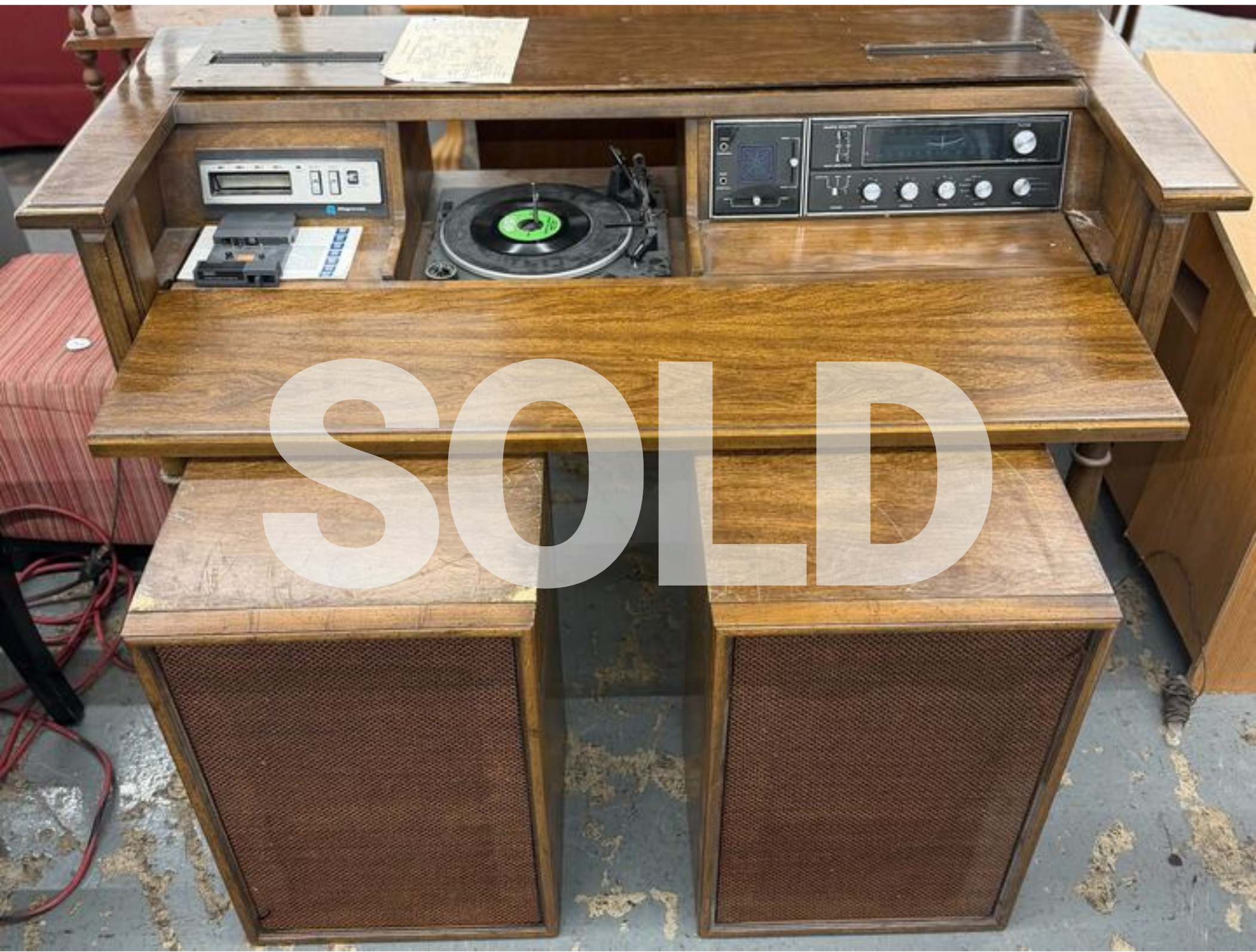 Magnavox Stereo System with 3 Speakers
