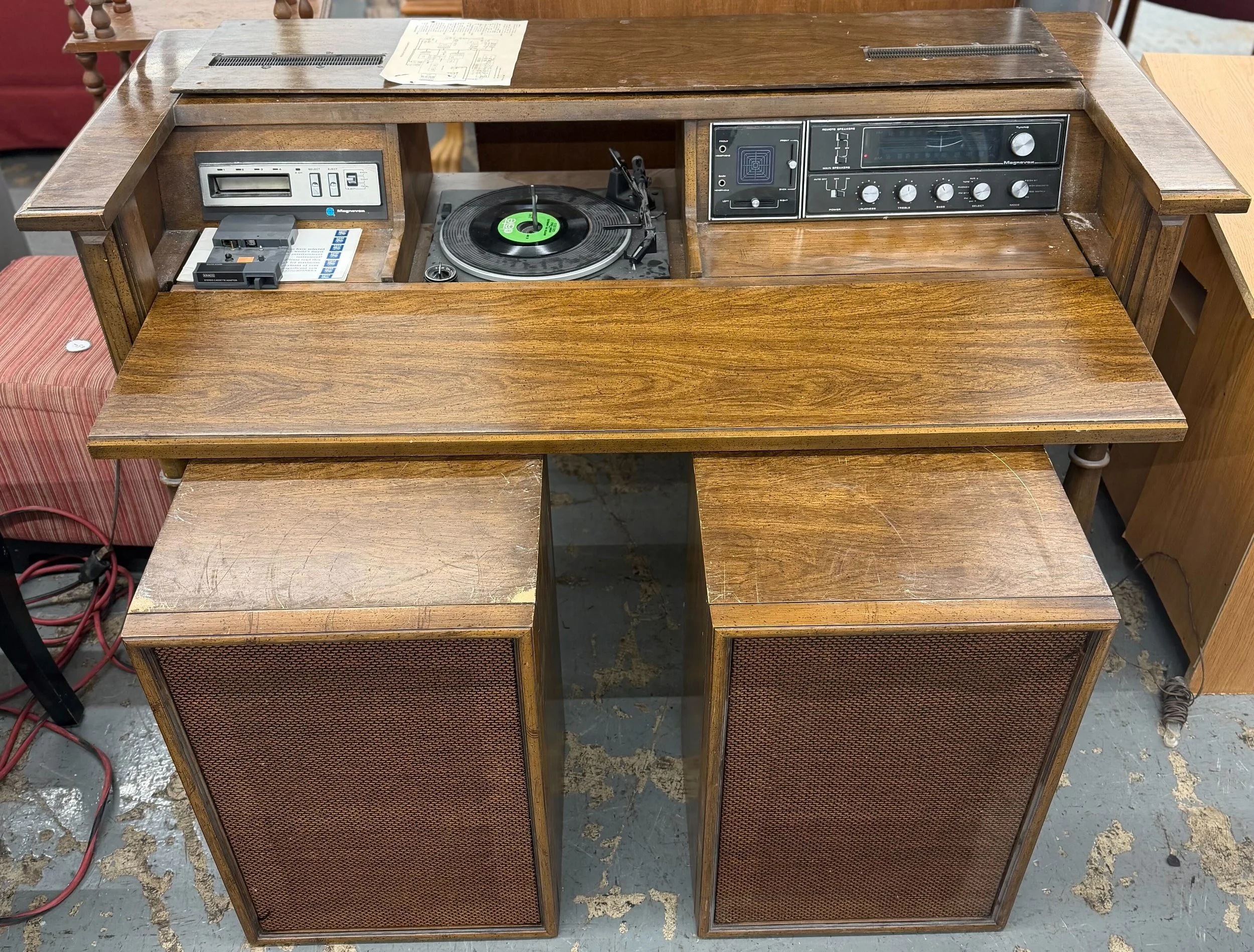 Magnavox Stereo System with 3 Speakers