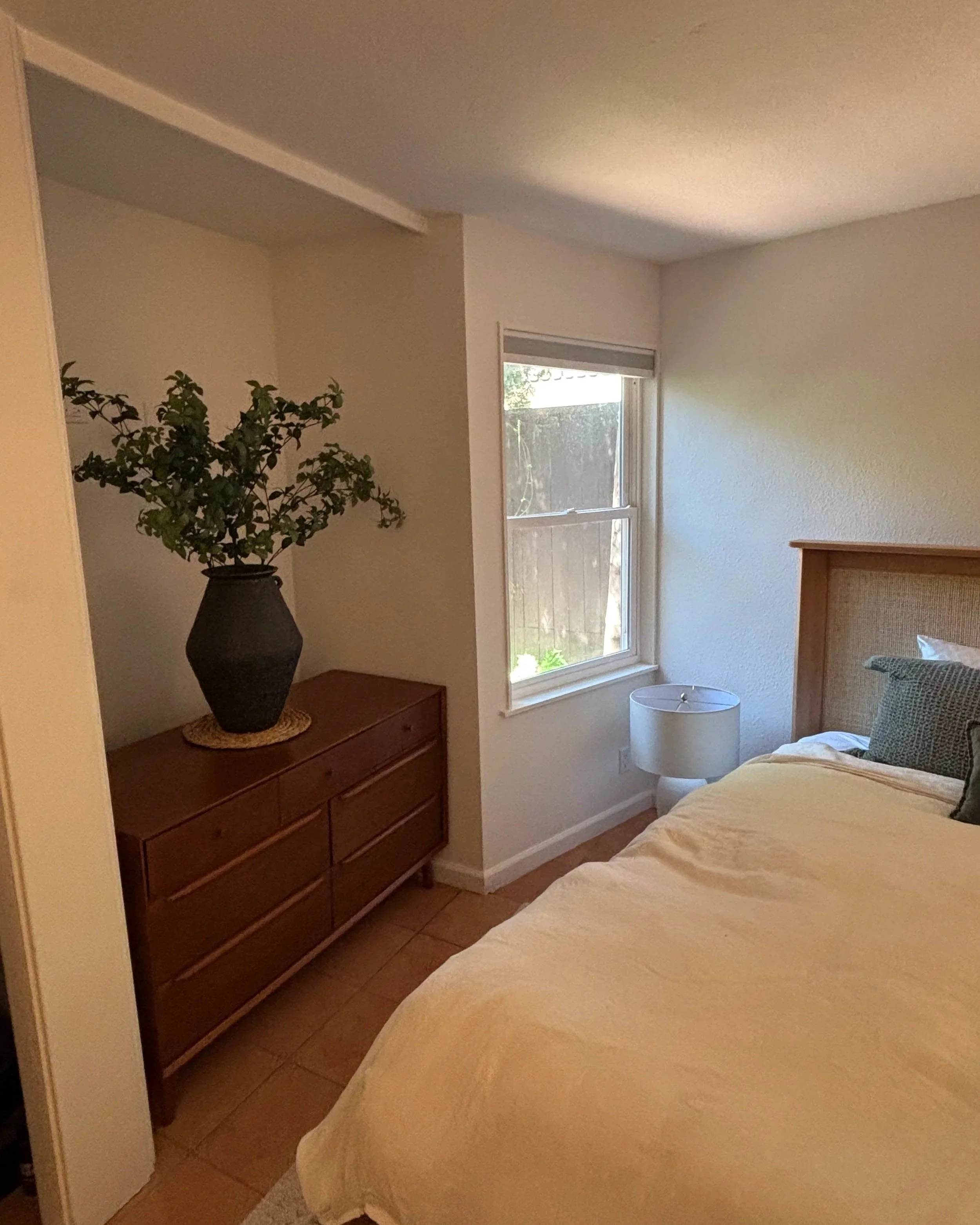 santa_barbara_bedroom.jpg