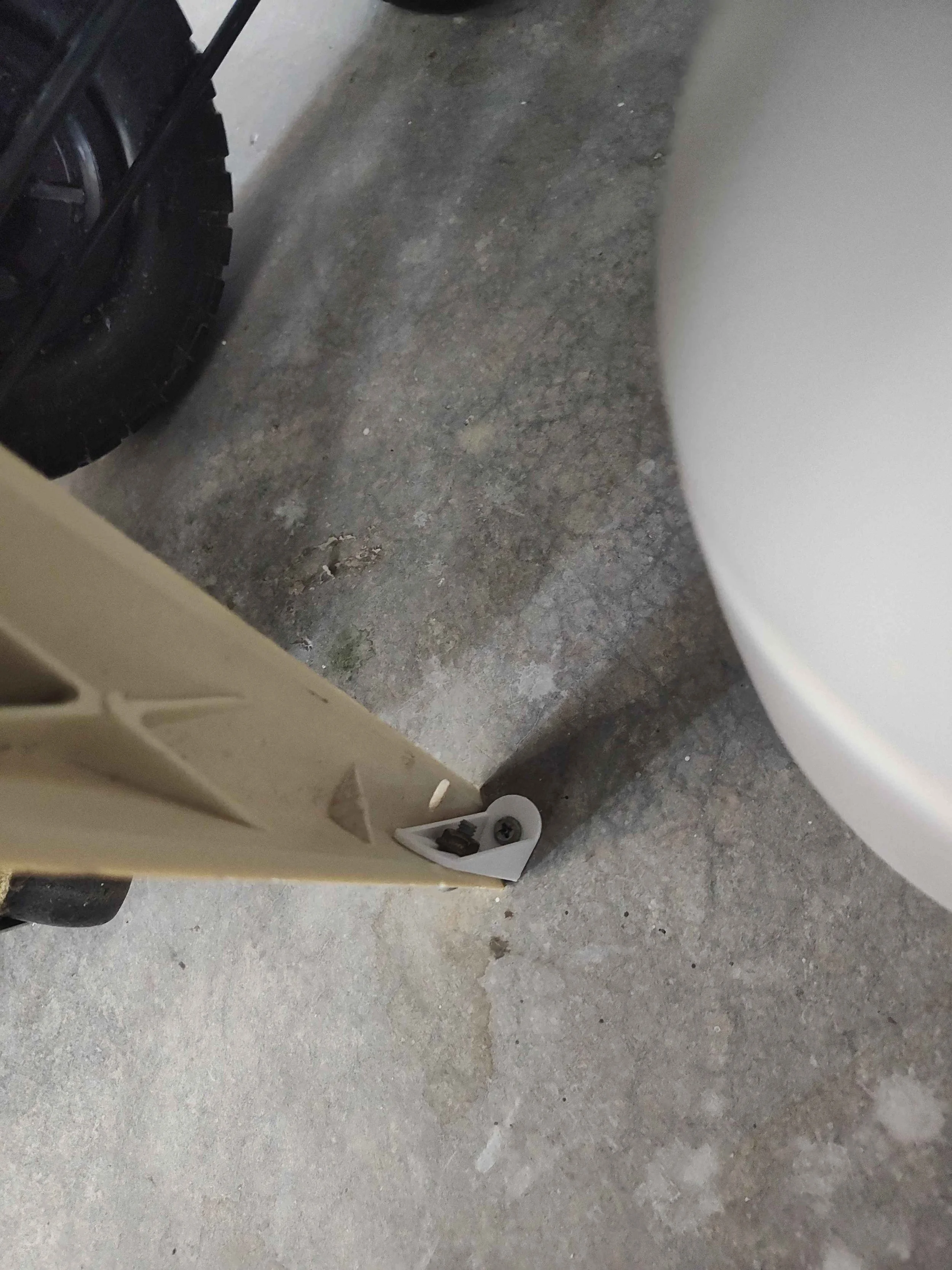 Sink Leg Fastener Photo.png