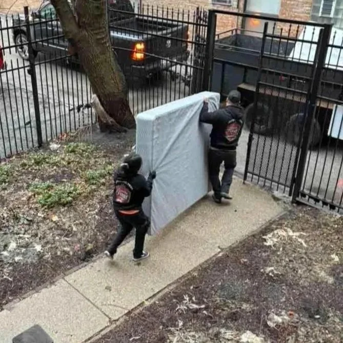 mattress+removal+chicago+alley+compressed.jpg
