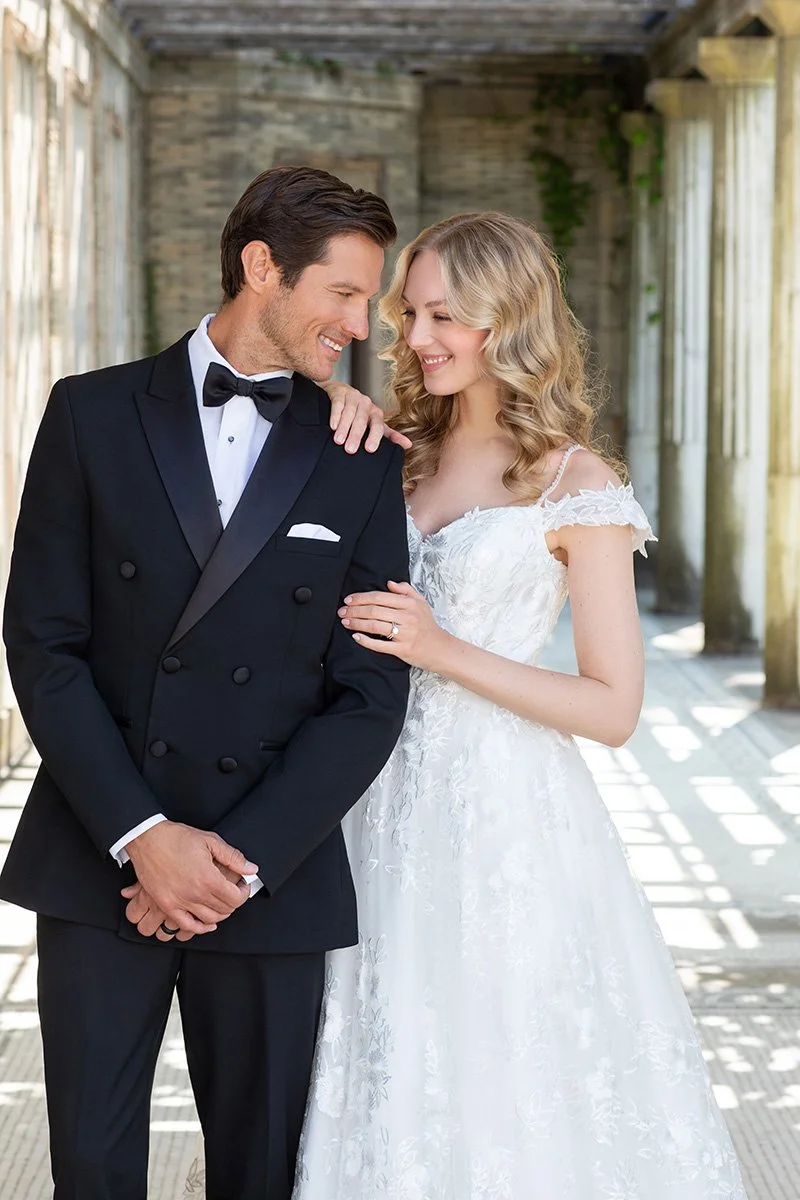 310M DB METRO_PEAK_DB_Wedding Couple LR.jpg