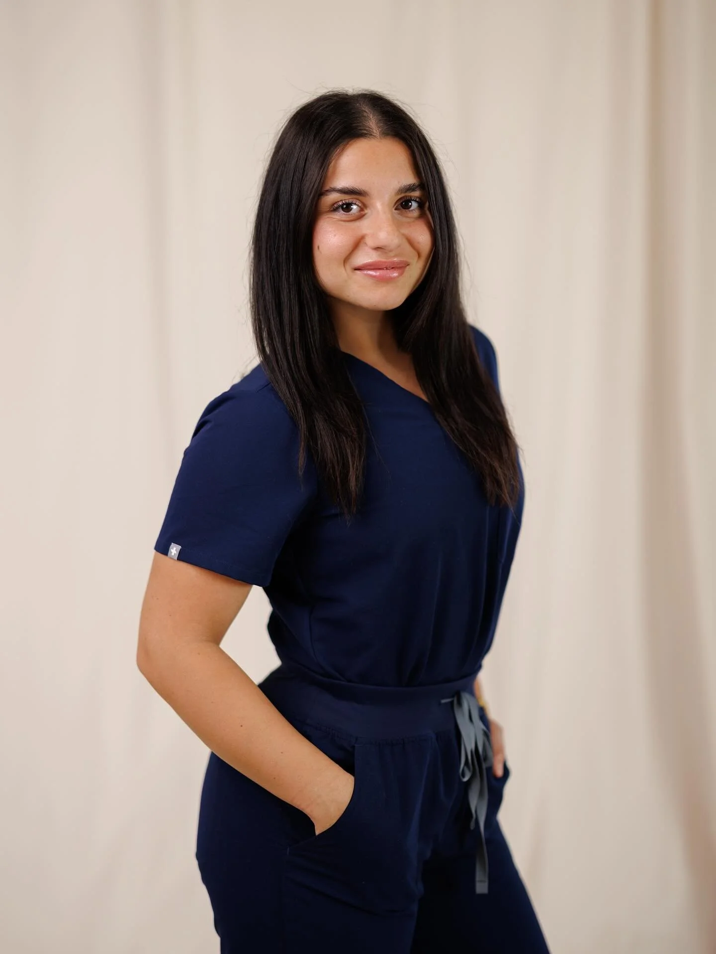 Hi, I&rsquo;m Sarah, 
a Registered Massage Therapist passionate about helping you feel balanced and renewed.

I offer personalized therapeutic massages at Spa Mik, 5122a Sherbrooke St. W, Montreal, 
or in the comfort of your home. 

Dm to book a sess