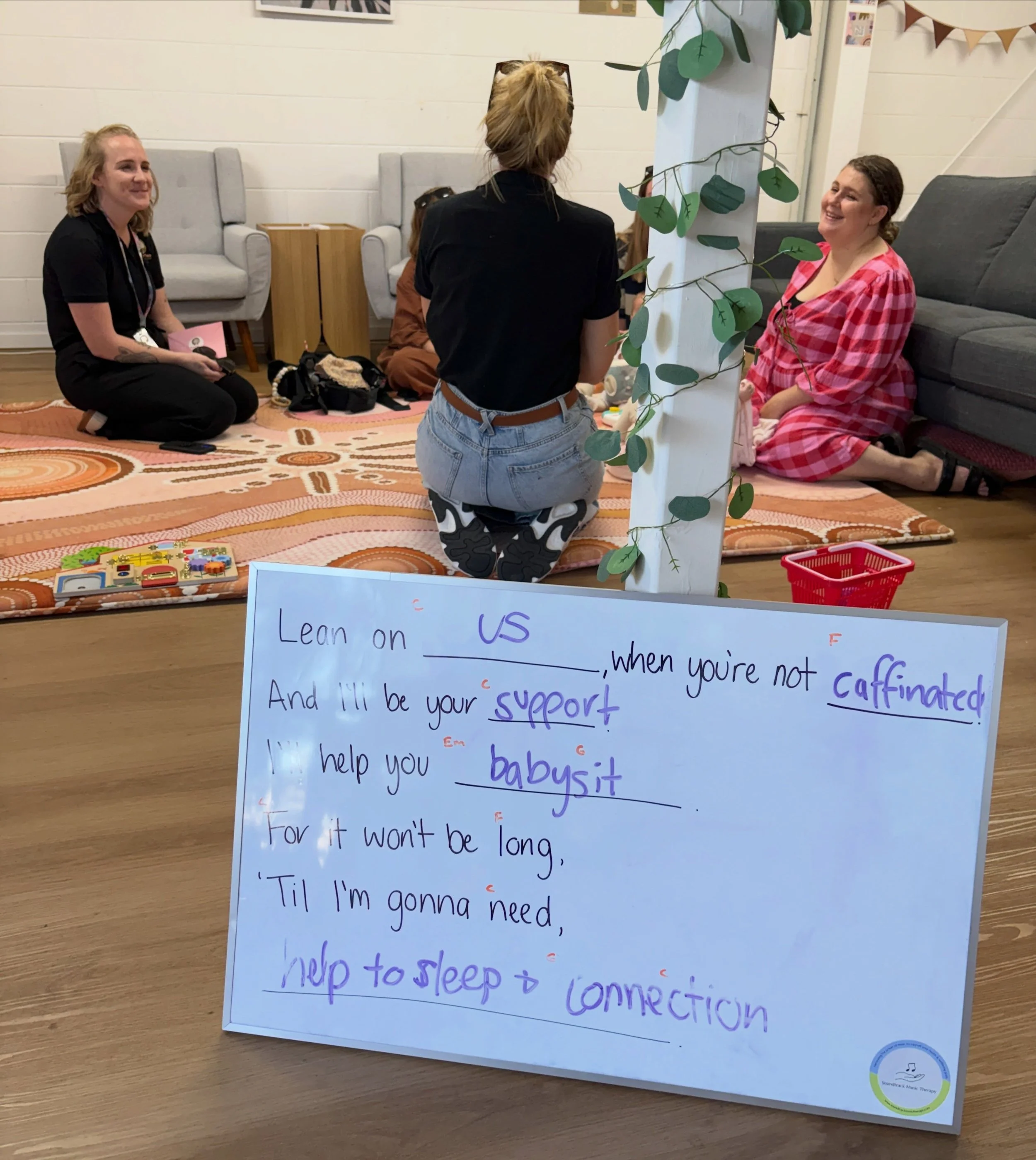 Supporting parents though coping, overwhelm and sleep deprivation with some group songwriting and singing today @peachyparentssunshinecoast 🧡