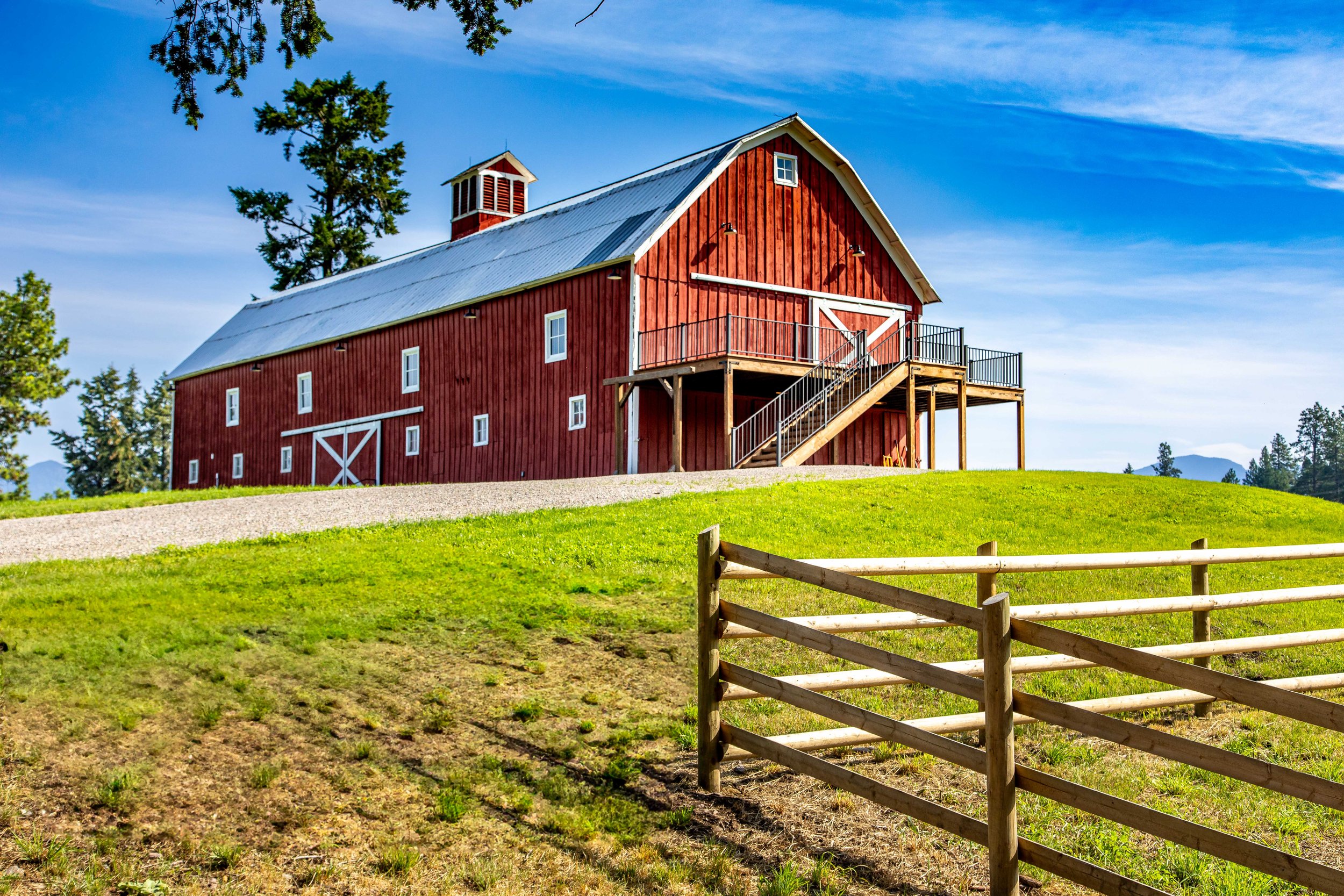 Barn_Upward Fence_Landscape.jpg