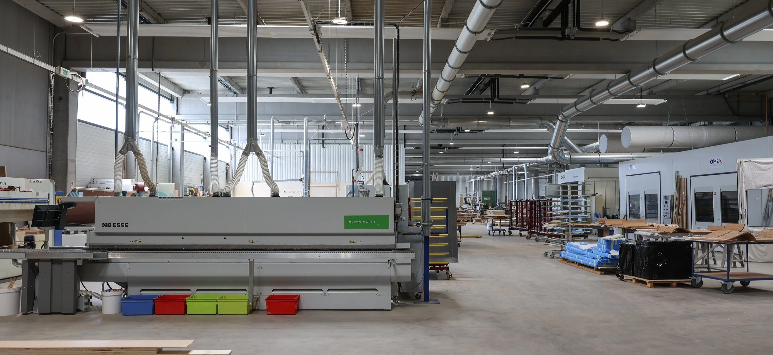 vue d'ensemble de l'atelier Lamellux avec son parc machine